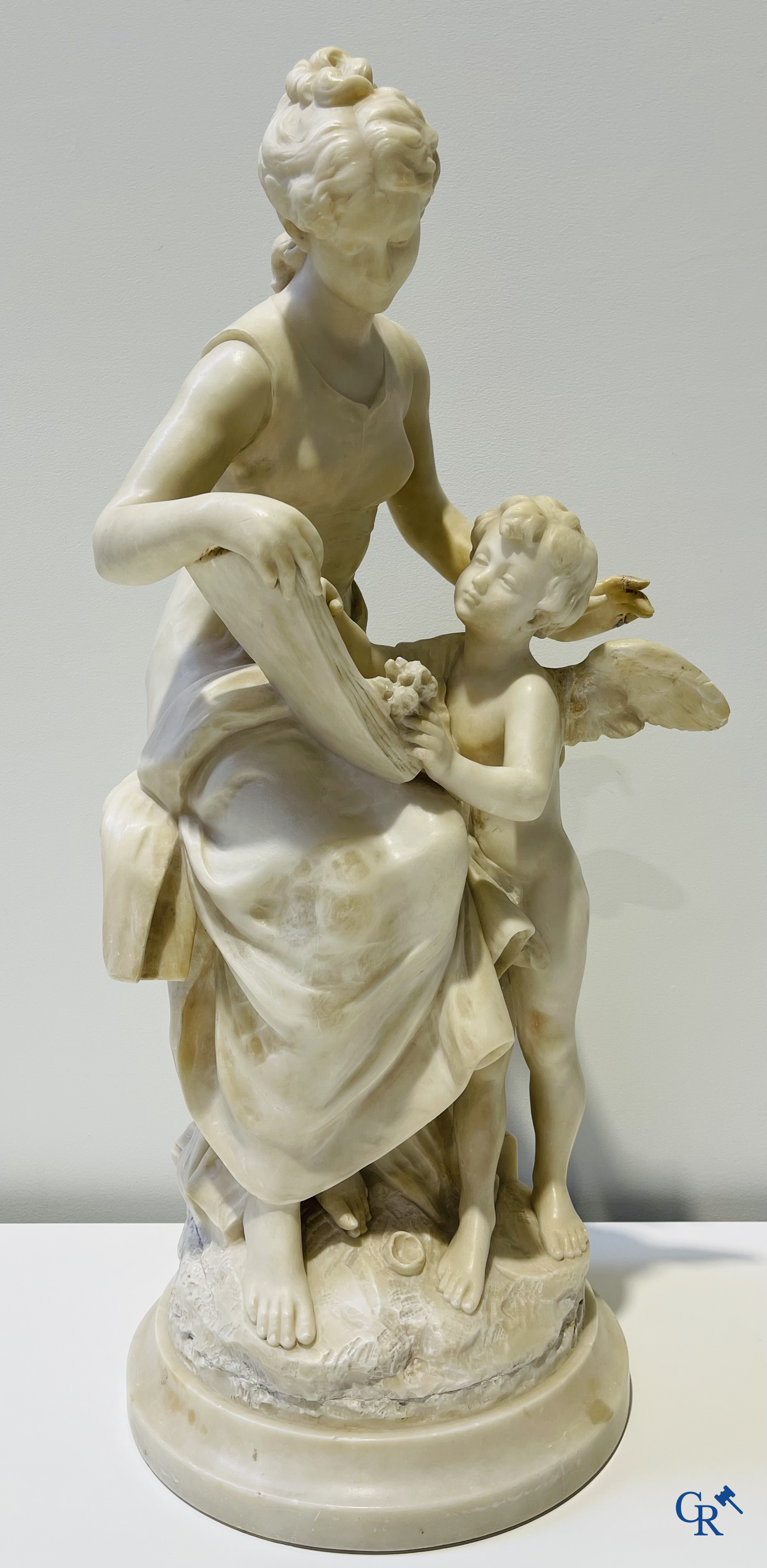 Mathurin Moreau. Vénus et Cupidon. Statue en marbre. Signée.