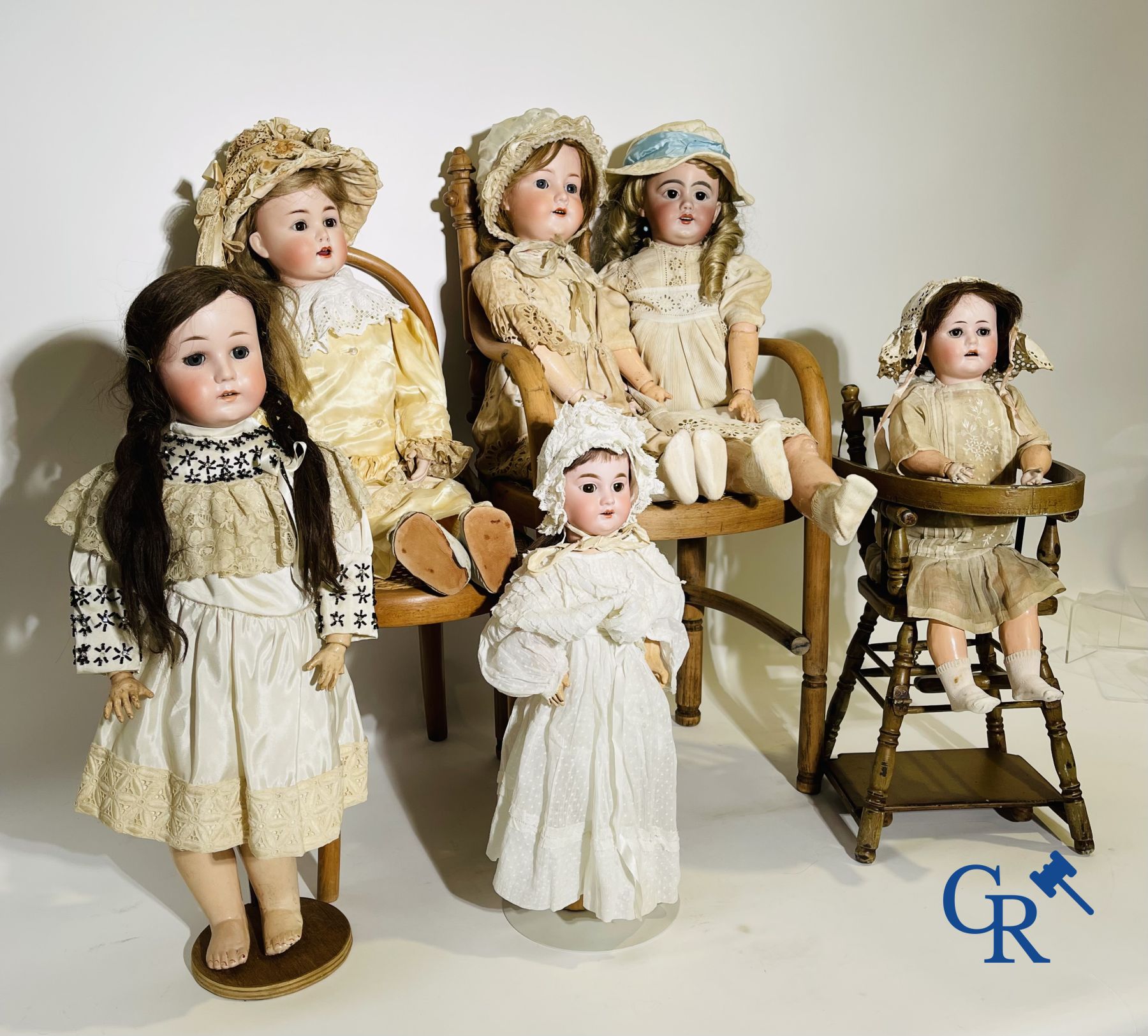 Toys: antique dolls: 6 German dolls with porcelain heads.