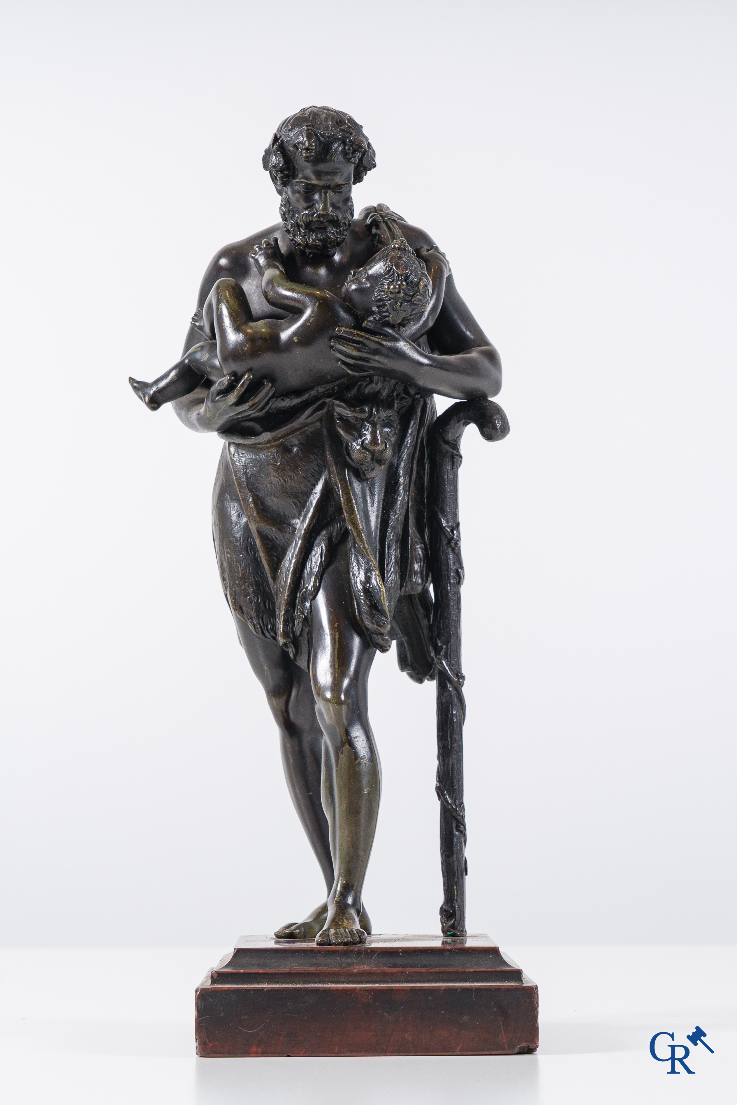 Travail français vers 1830-1840. Silène avec l'enfant Dionysos, statue en bronze d'après un modèle antique.