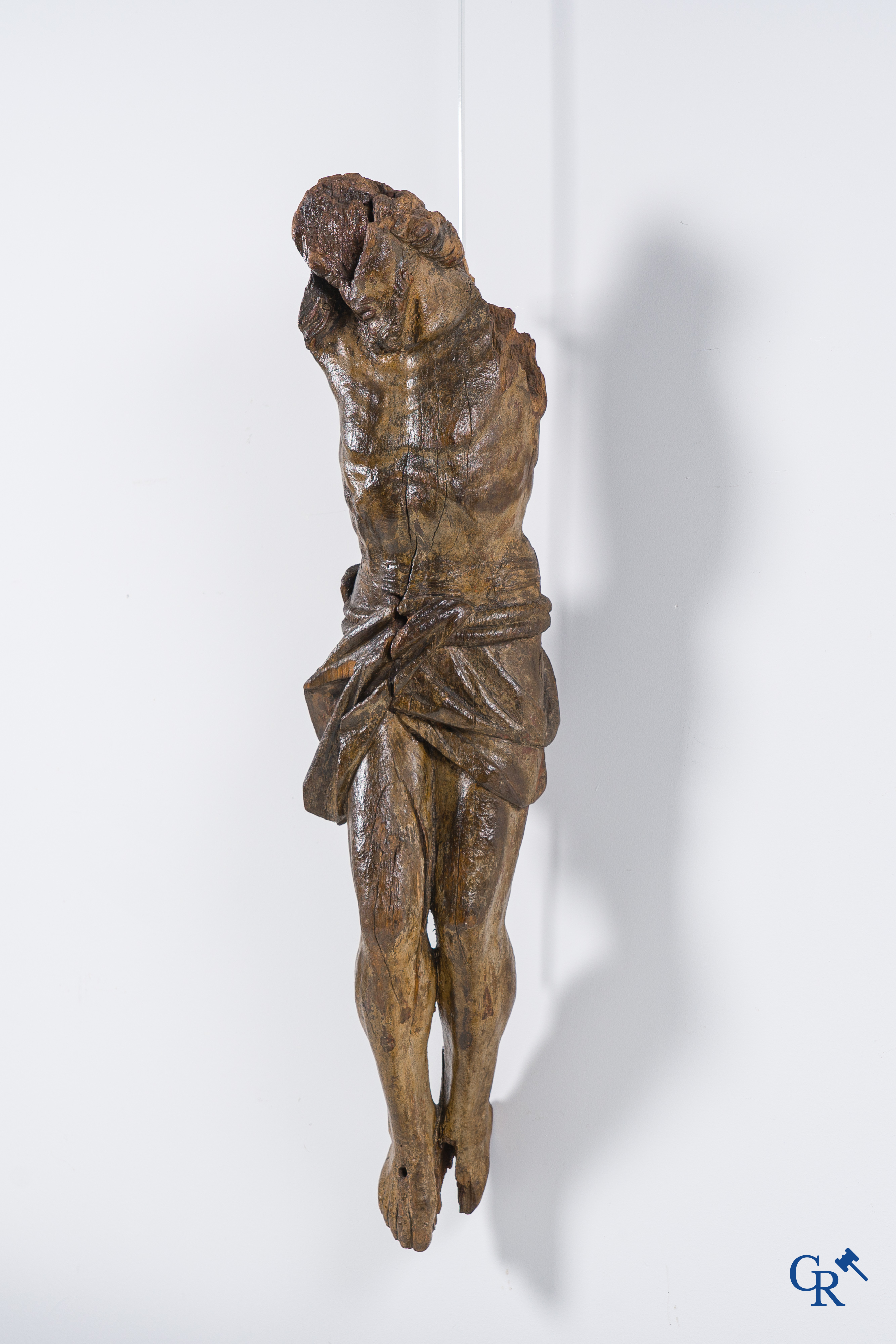 Religieuze objecten: Een grote decoratieve corpus in gesculpteerd en gepolychromeerd hout. 17e eeuw.