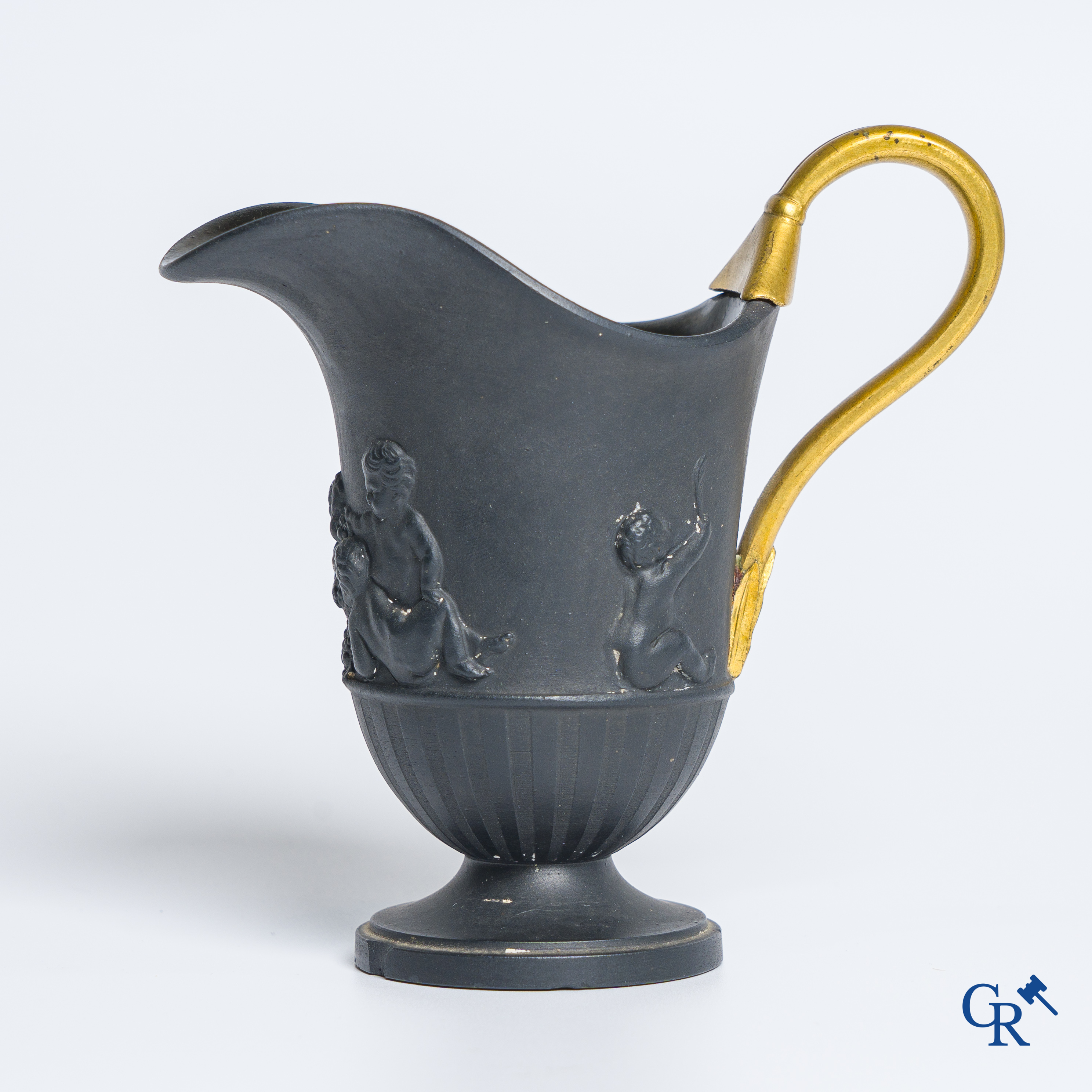 Wedgewood: Jug in Wedgewood porcelain and fire-gilded bronze. Late 18th century.