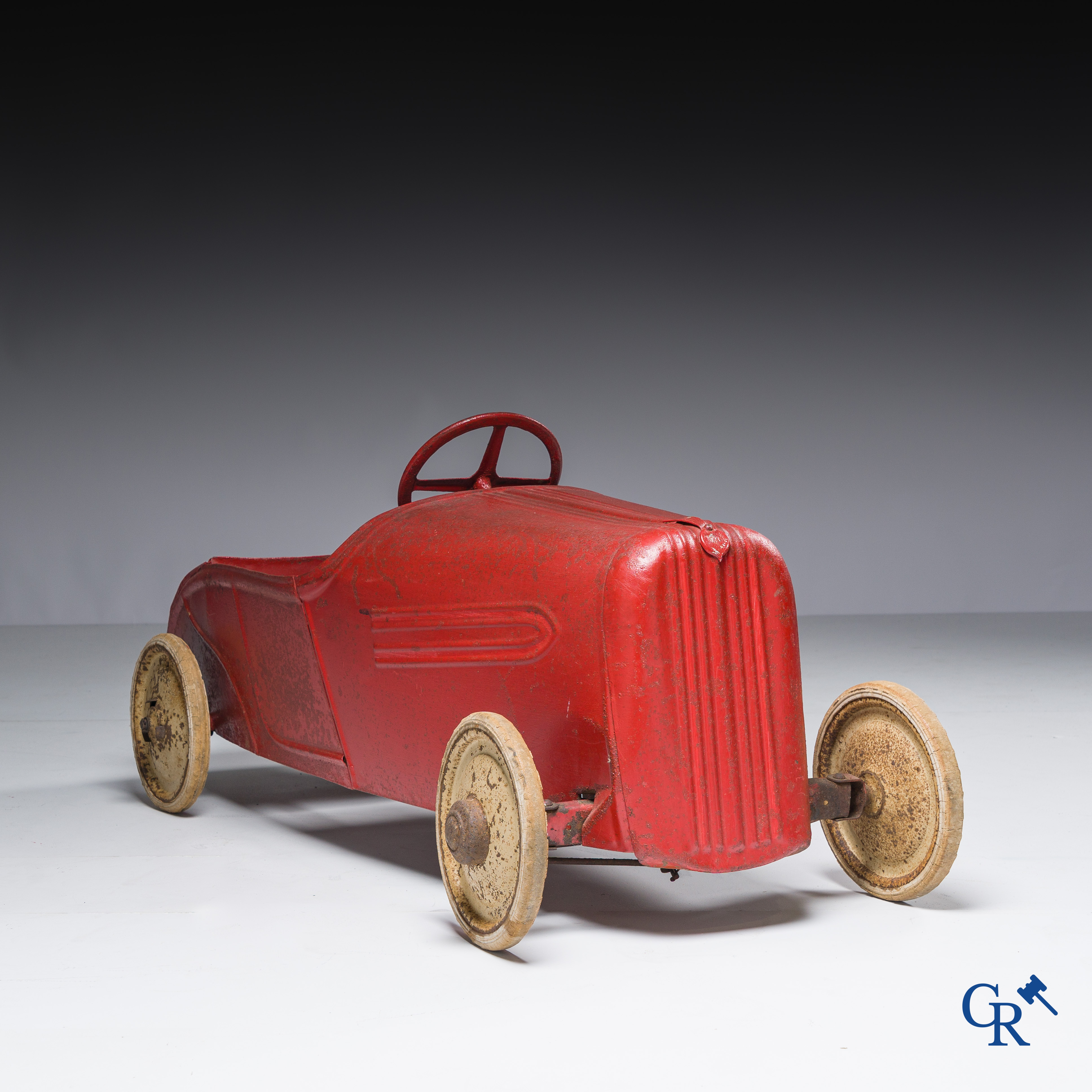 Torck, Deinze. Pedal car with white rubber tires and original emblem. 