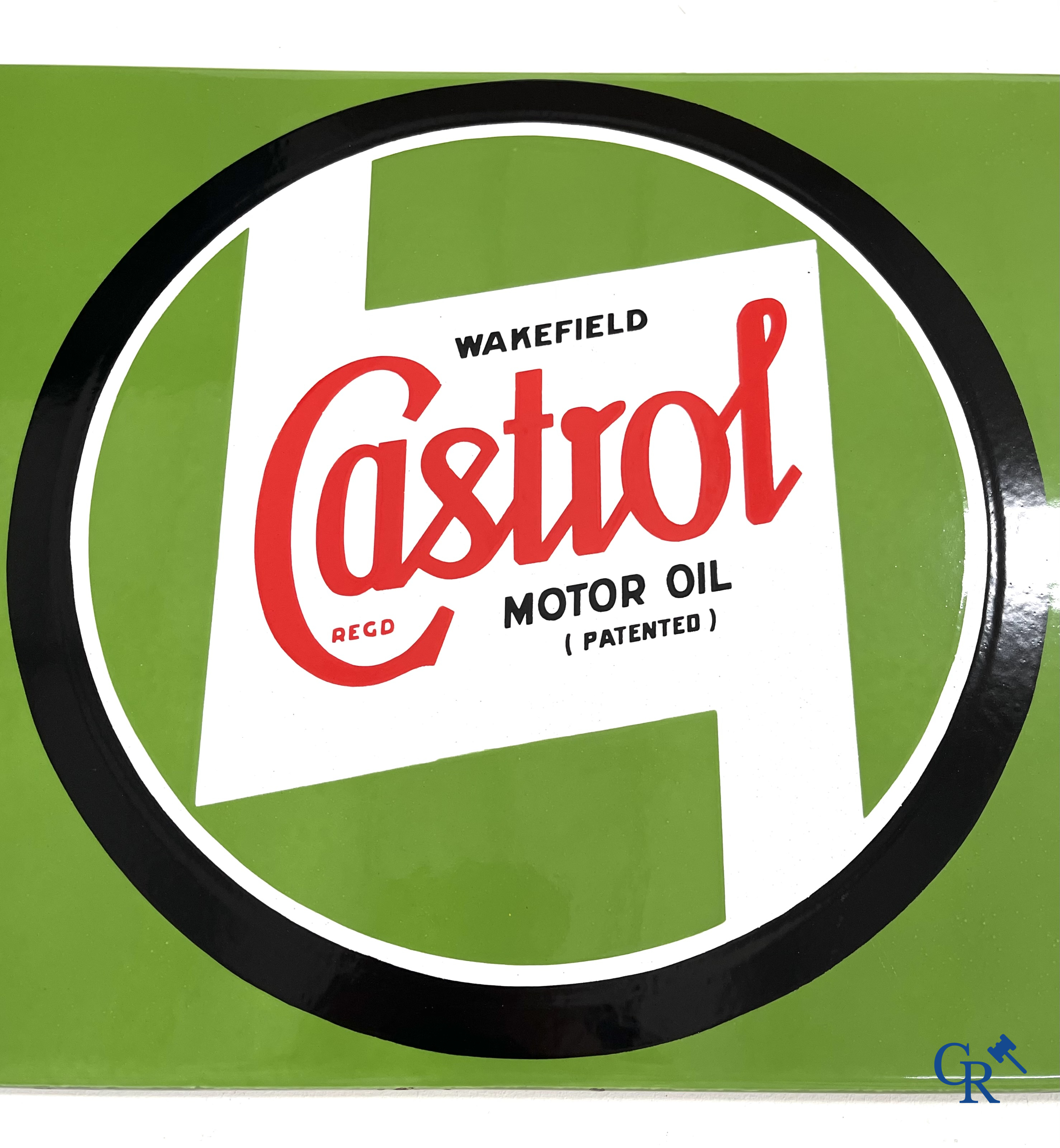 Castrol Motor Oil, emaille reclamebord voor Castrol motor olie. Zeldzame versie met 2 zwart omcirkelde logo's. 1948.
