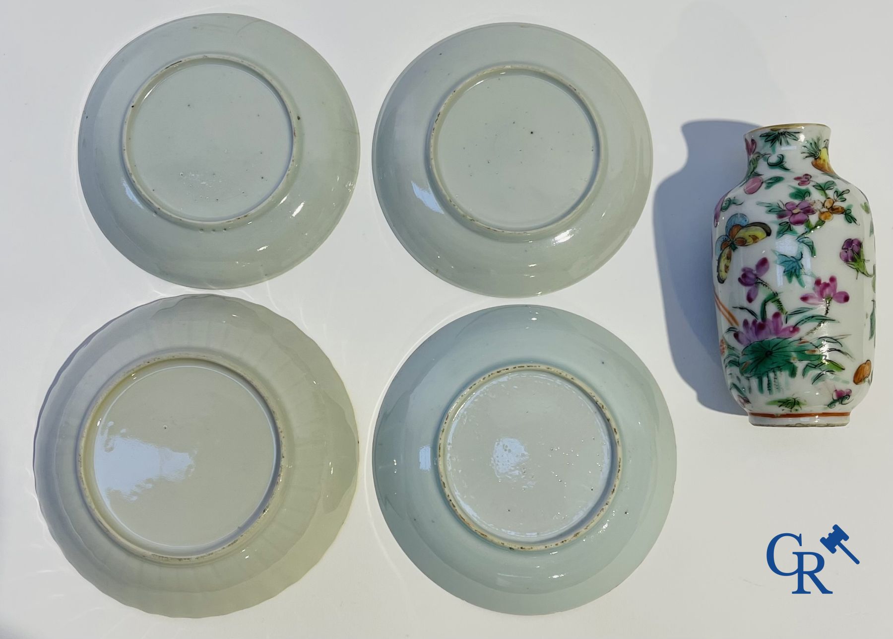 Porcelaine chinoise: 16 pièces de porcelaine chinoise XVIIIème et XIXème.