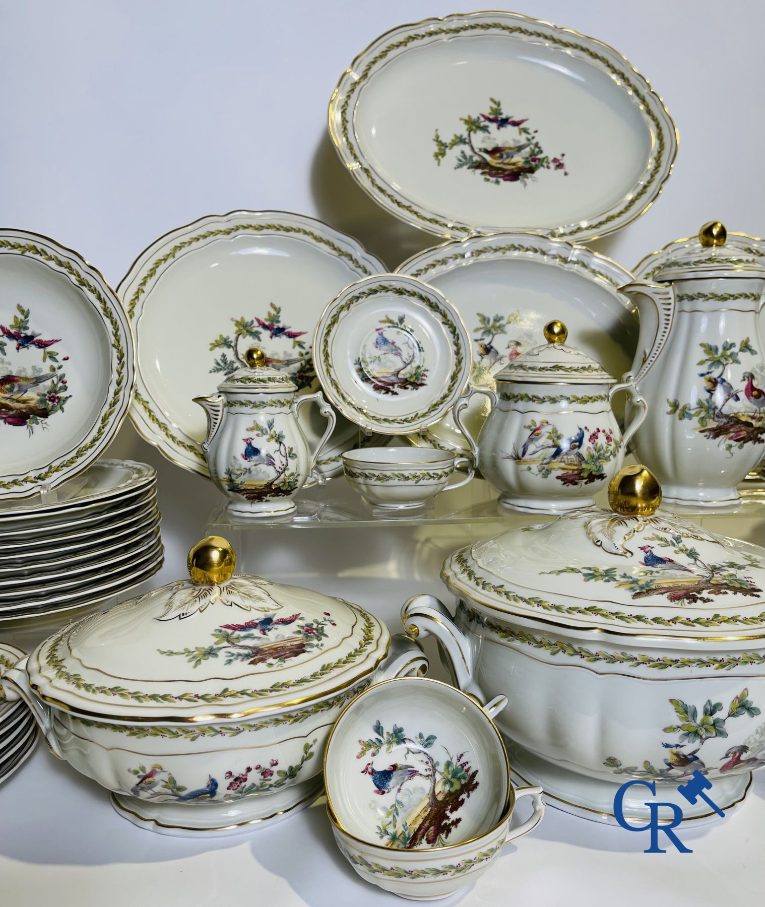 Limoges. L. Bernardaud & Cie. Prachtig servies in Limoges porselein. Model Chevreuse.