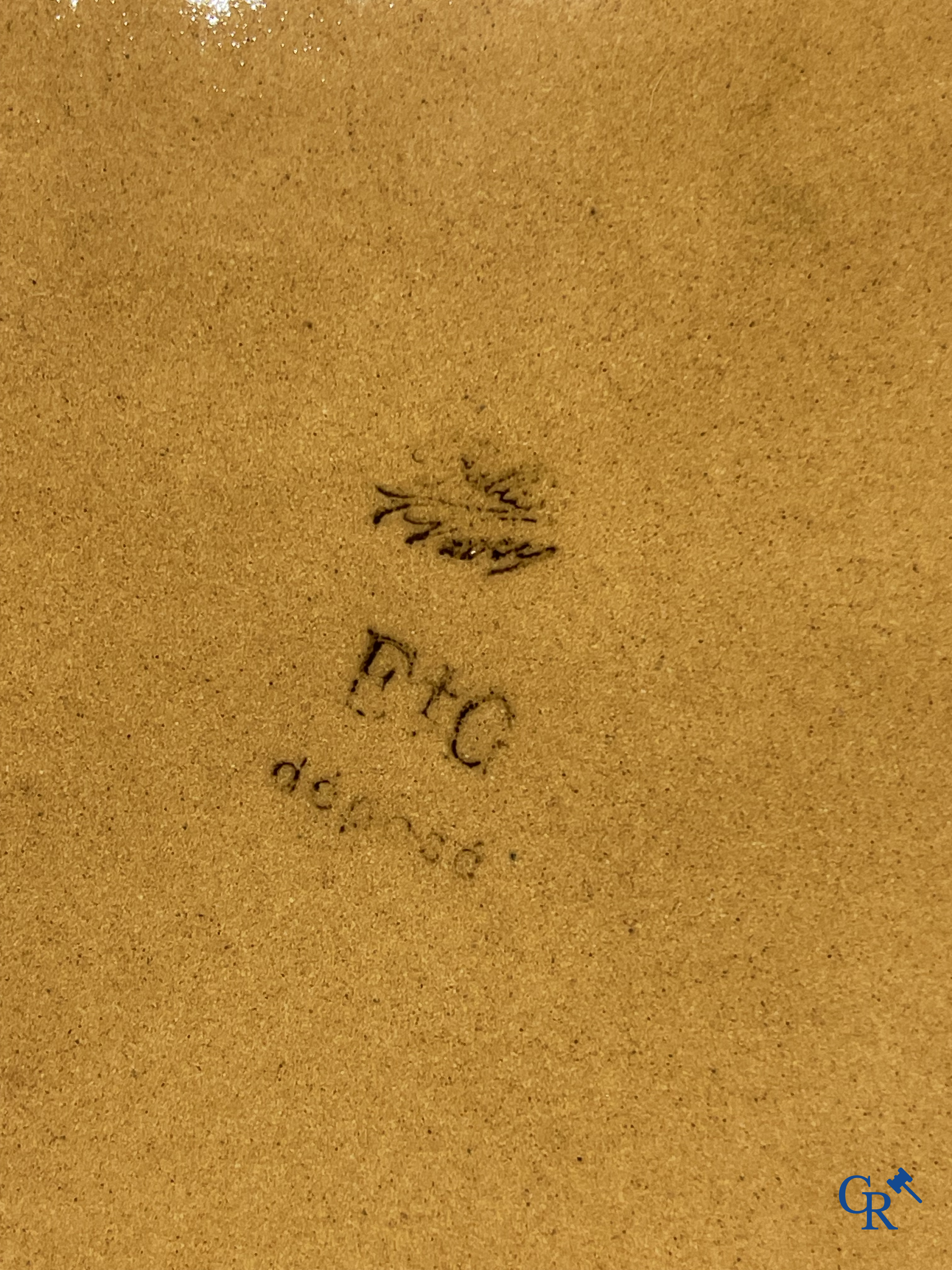 Emile Gallé Nancy, groot tafelmiddenstuk in geëmailleerde faience. Gesigneerd Gallé Nancy deposé.