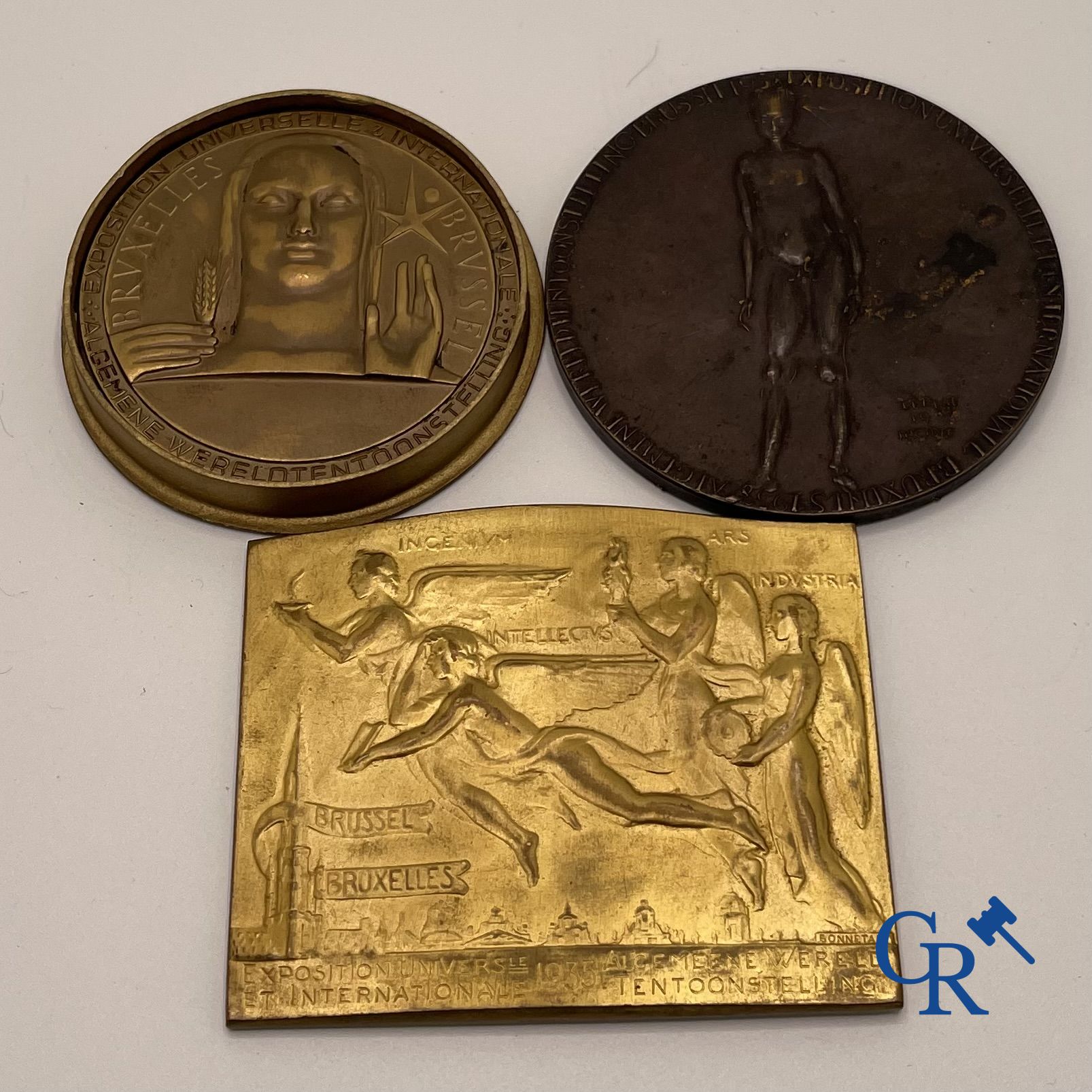 Médailles: 3 médailles commémoratives en bronze de l'Exposition Universelle de Bruxelles 1935 et 1958.