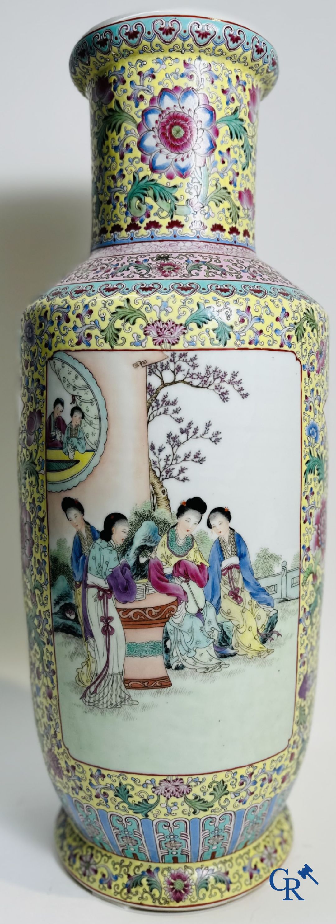 Porcelaine Chinoise: Grand vase Chinois à double décor. 20 ème.