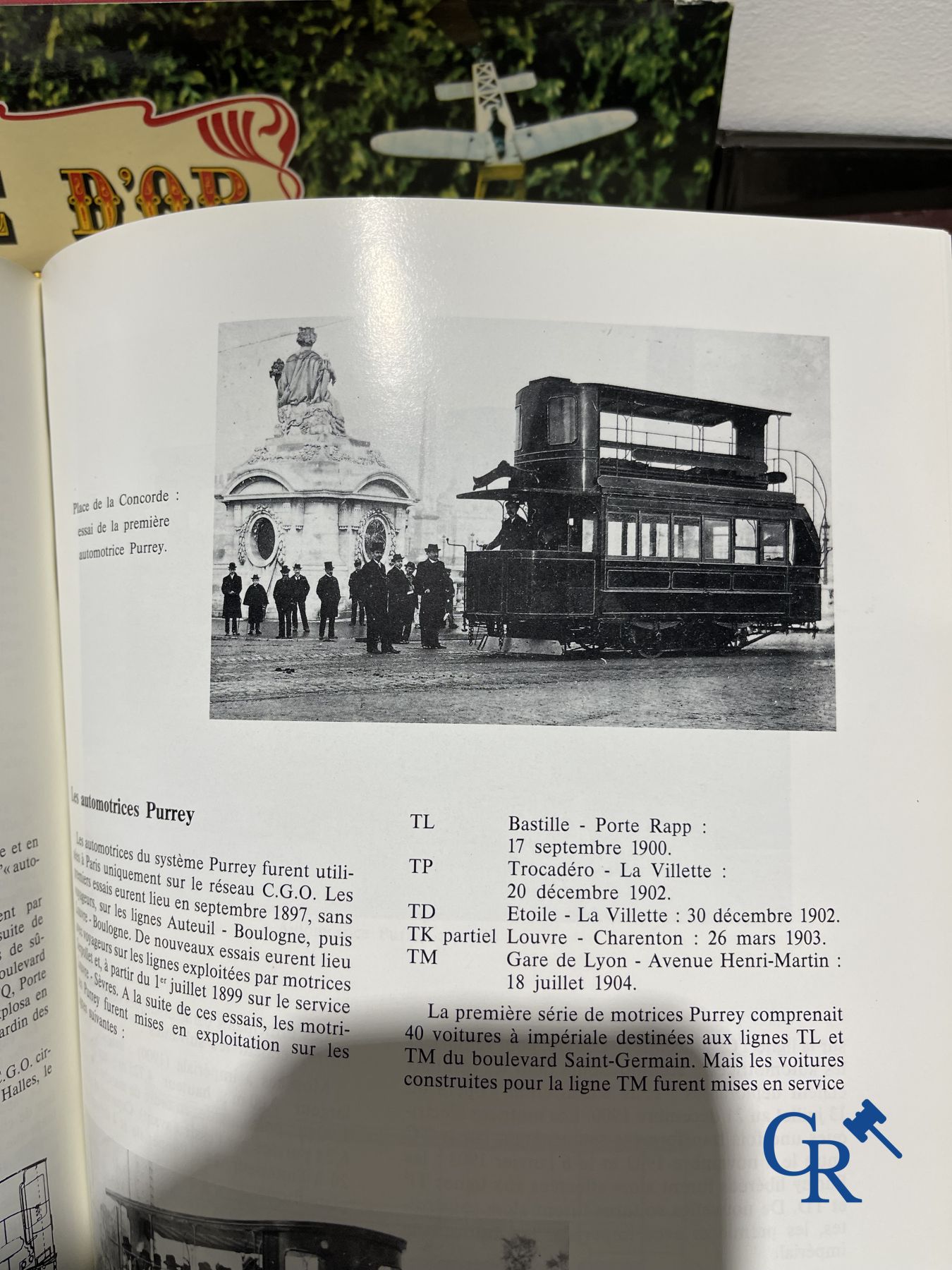 Jouets anciens : Intéressant lot de livres divers sur les jouets, les forains, la poste, les machines à vapeur, les trains, etc.