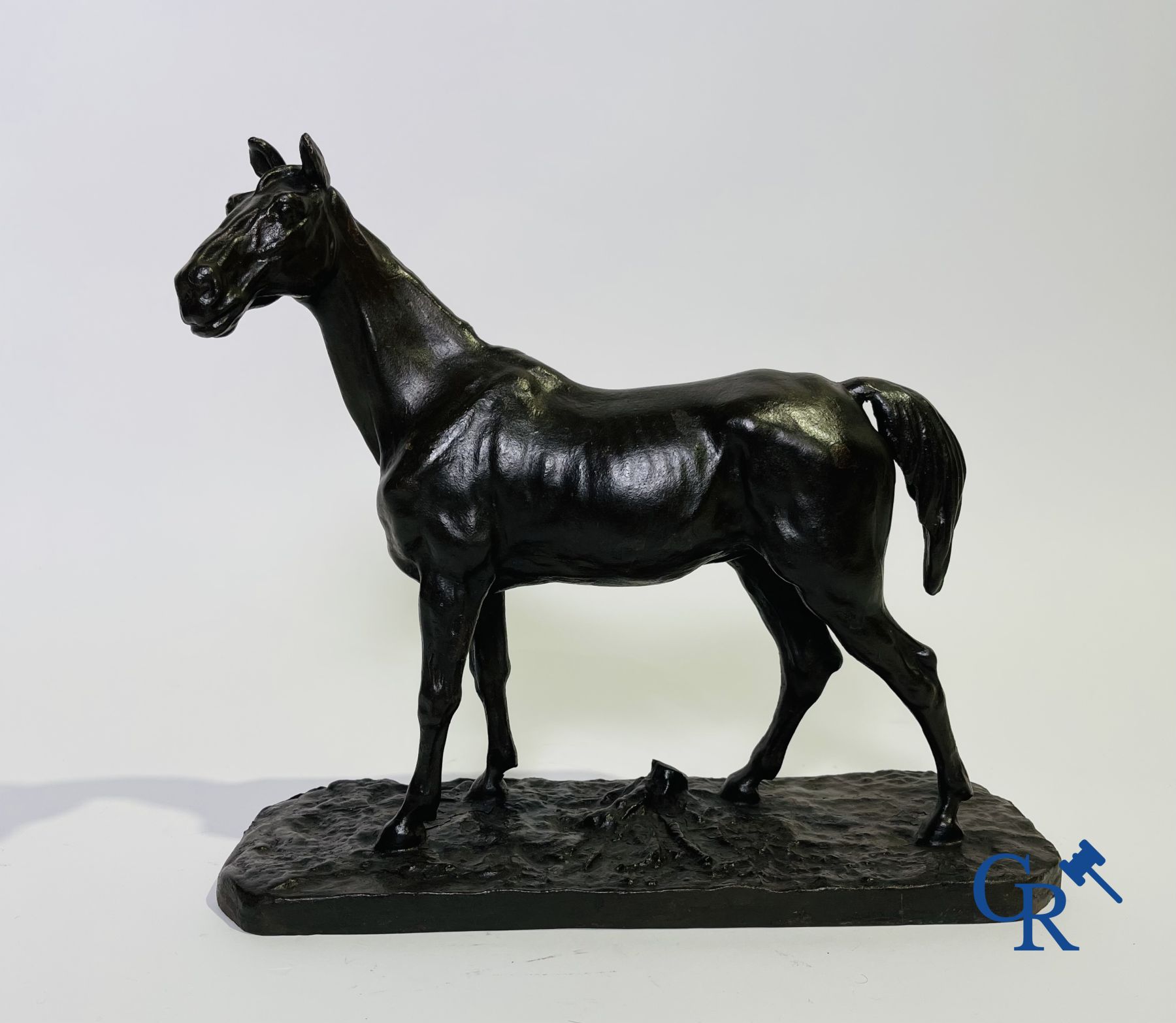 sculpture: 2 hunting bronzes and a horse in metal (cast iron).