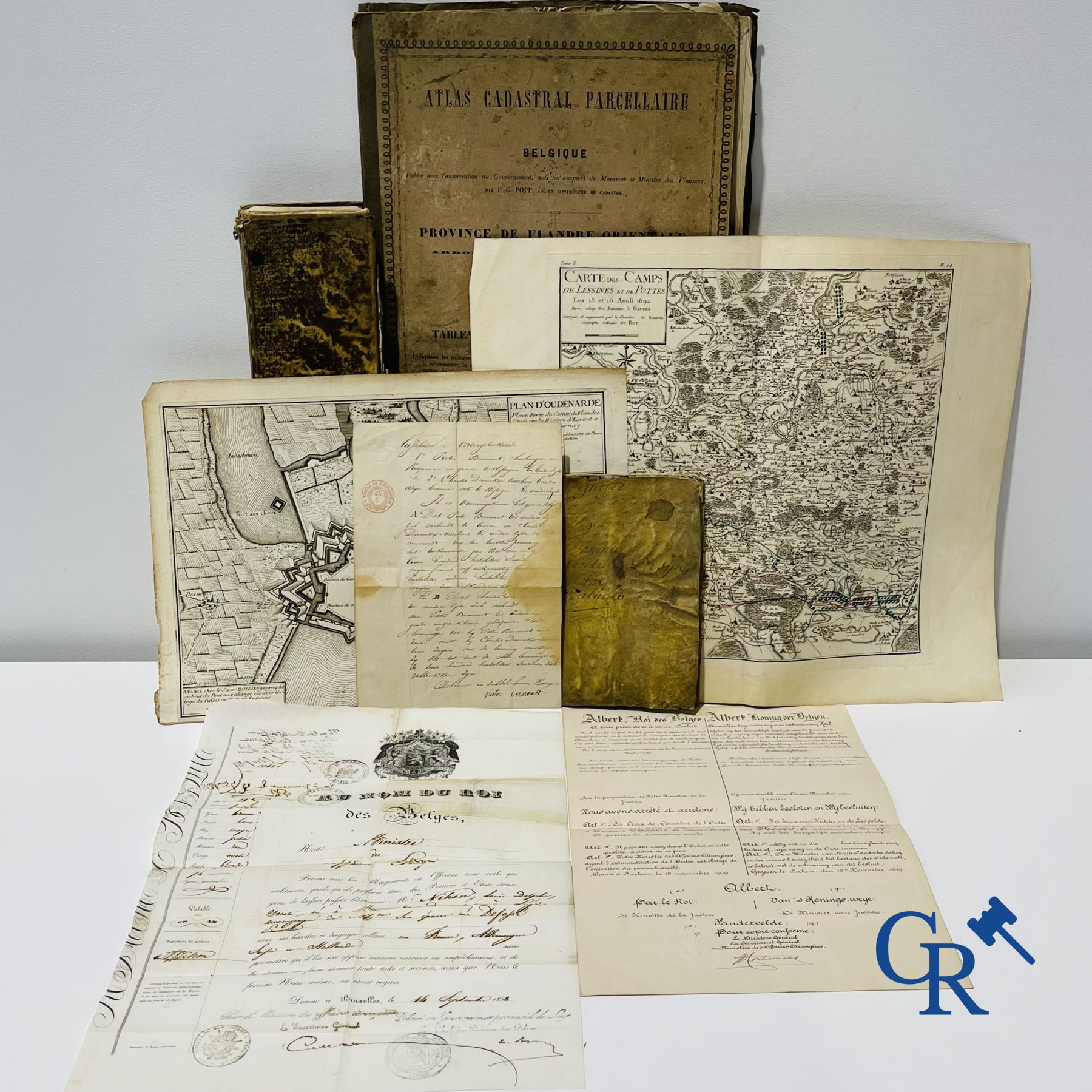 Ancient documents: An interesting lot with various documents, engravings, maps, etc. 18th-19th century.