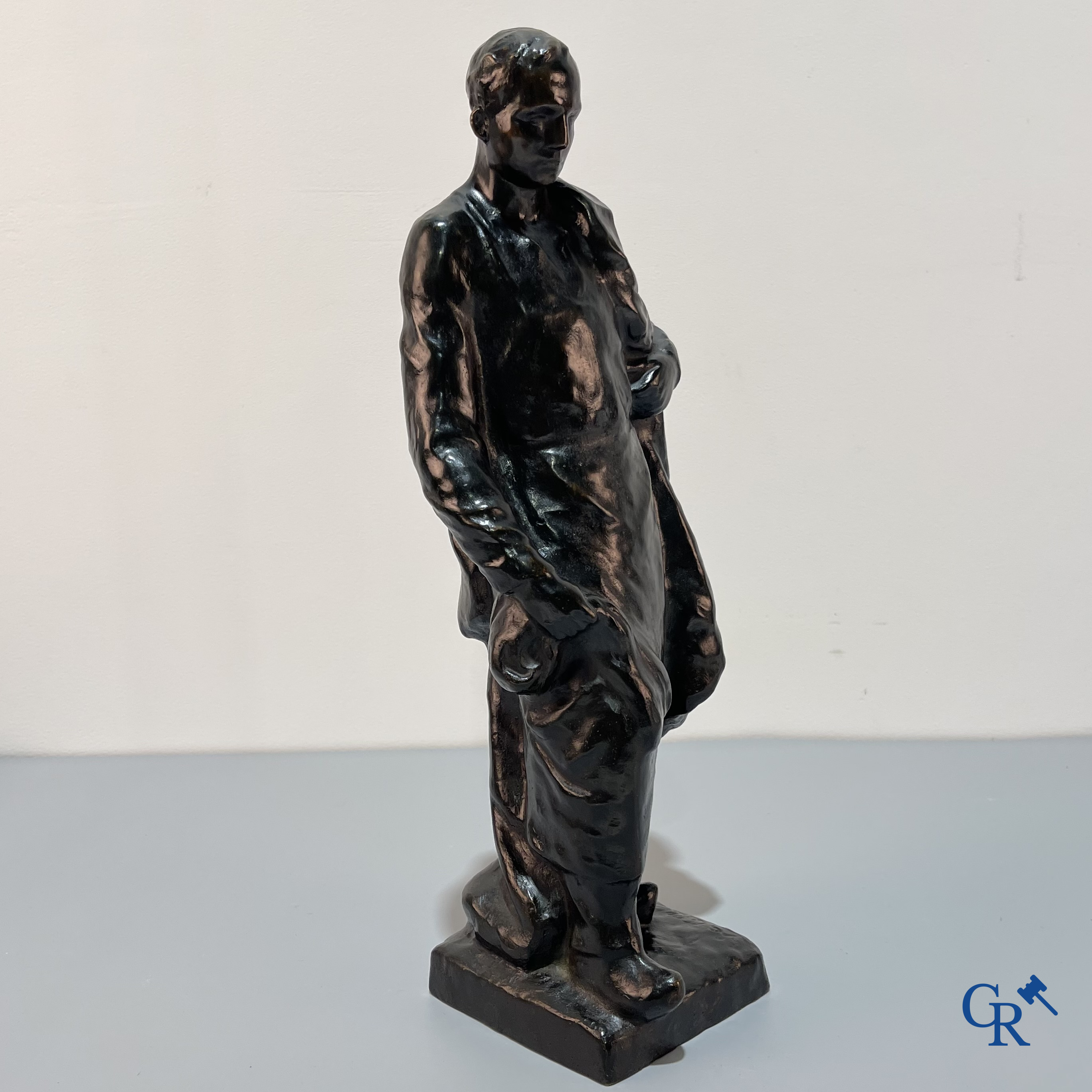 Leon Sarteel (1882-1942) "L'homme de peine" Bronze statue with dark patina. Signed L Sarteel.