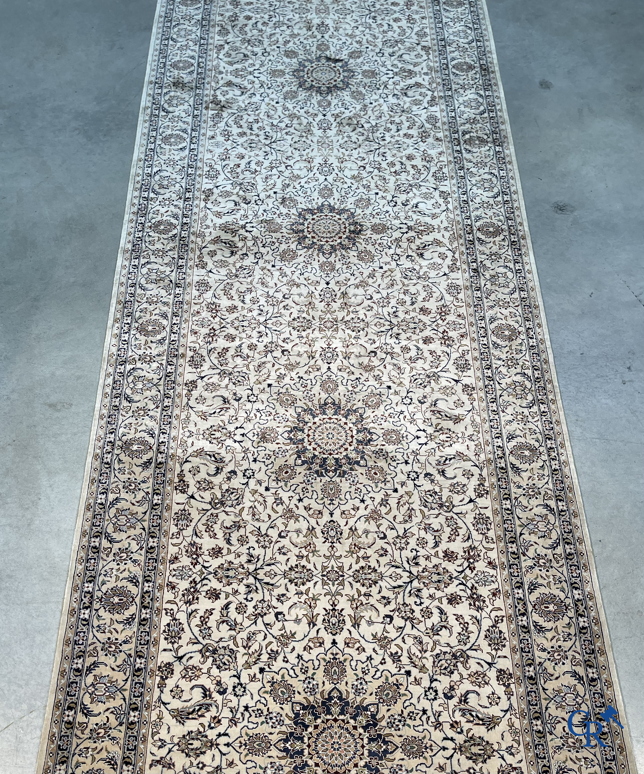 Oriental carpets: Nain, an exceptional carpet runner in silk.