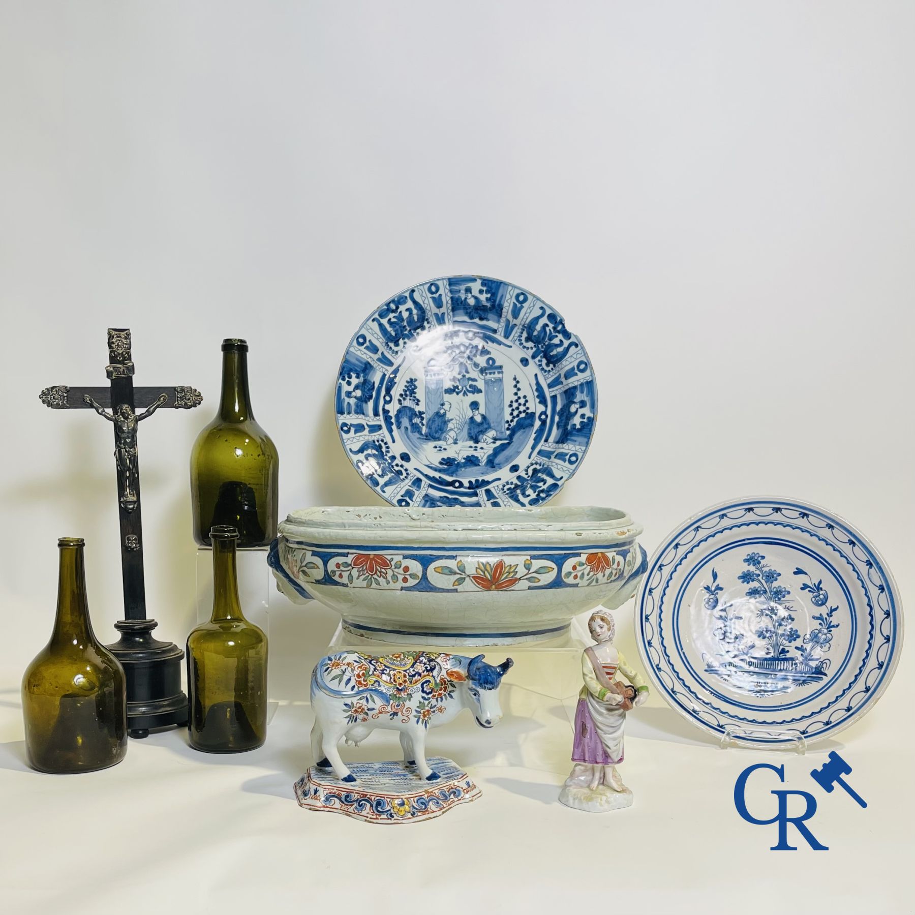 A part of a North French fountain and various pieces in faience and various antiques.