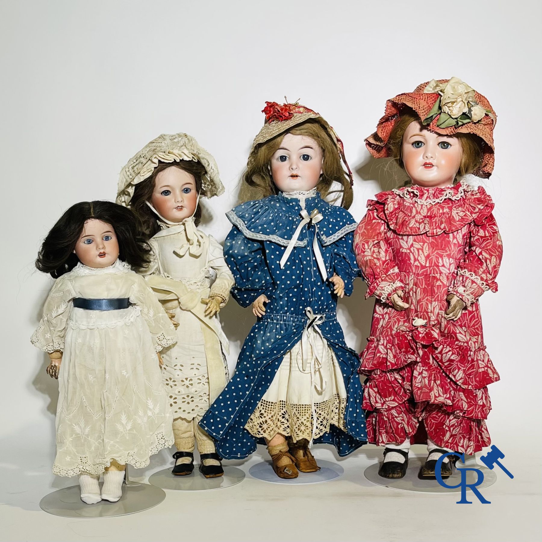 Jouets anciennes: poupées anciennes: 4 poupées tête porcelaine.