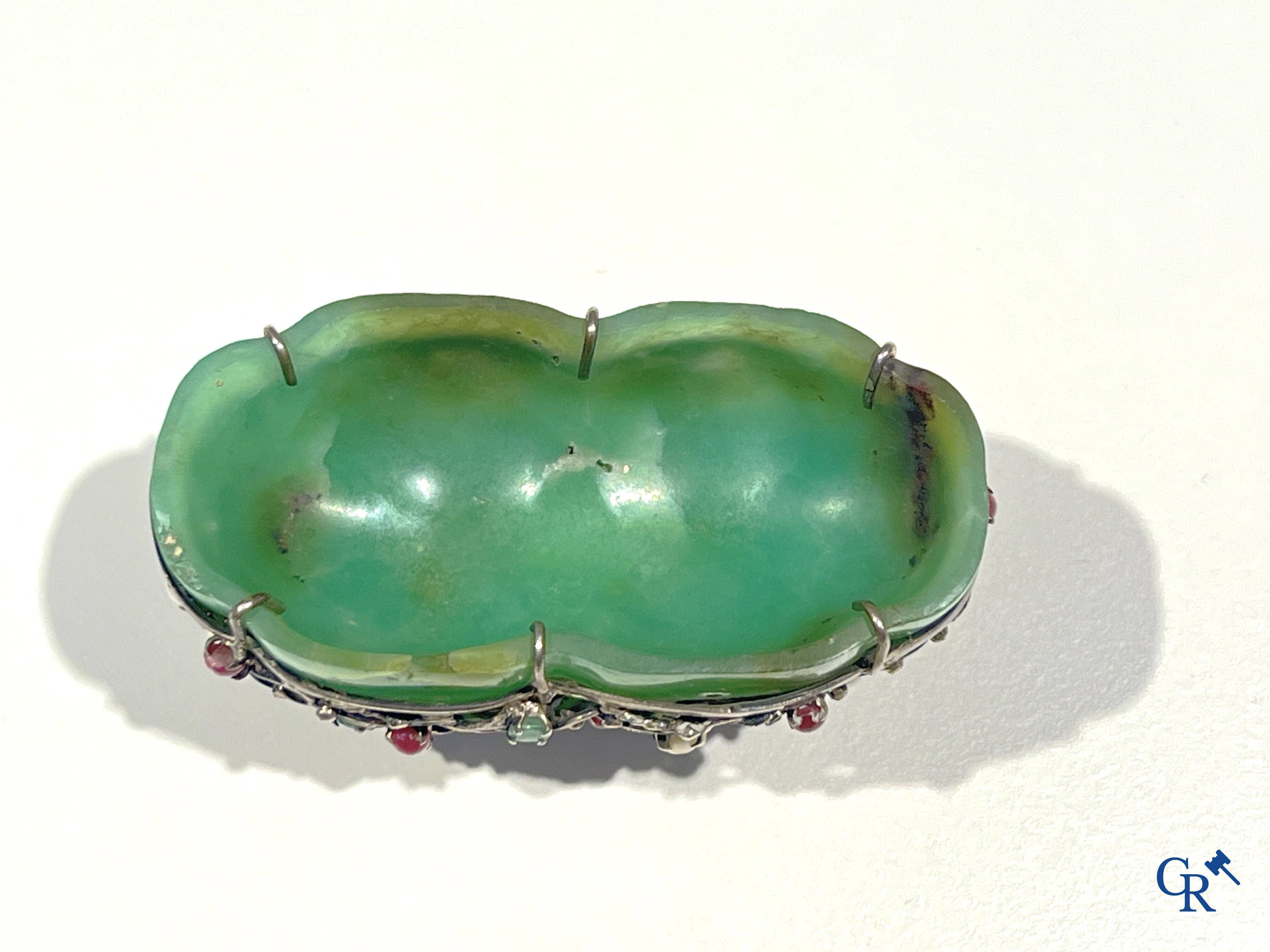 Jade/Silver: Jade coupe mounted in a silver frame (925°/00).