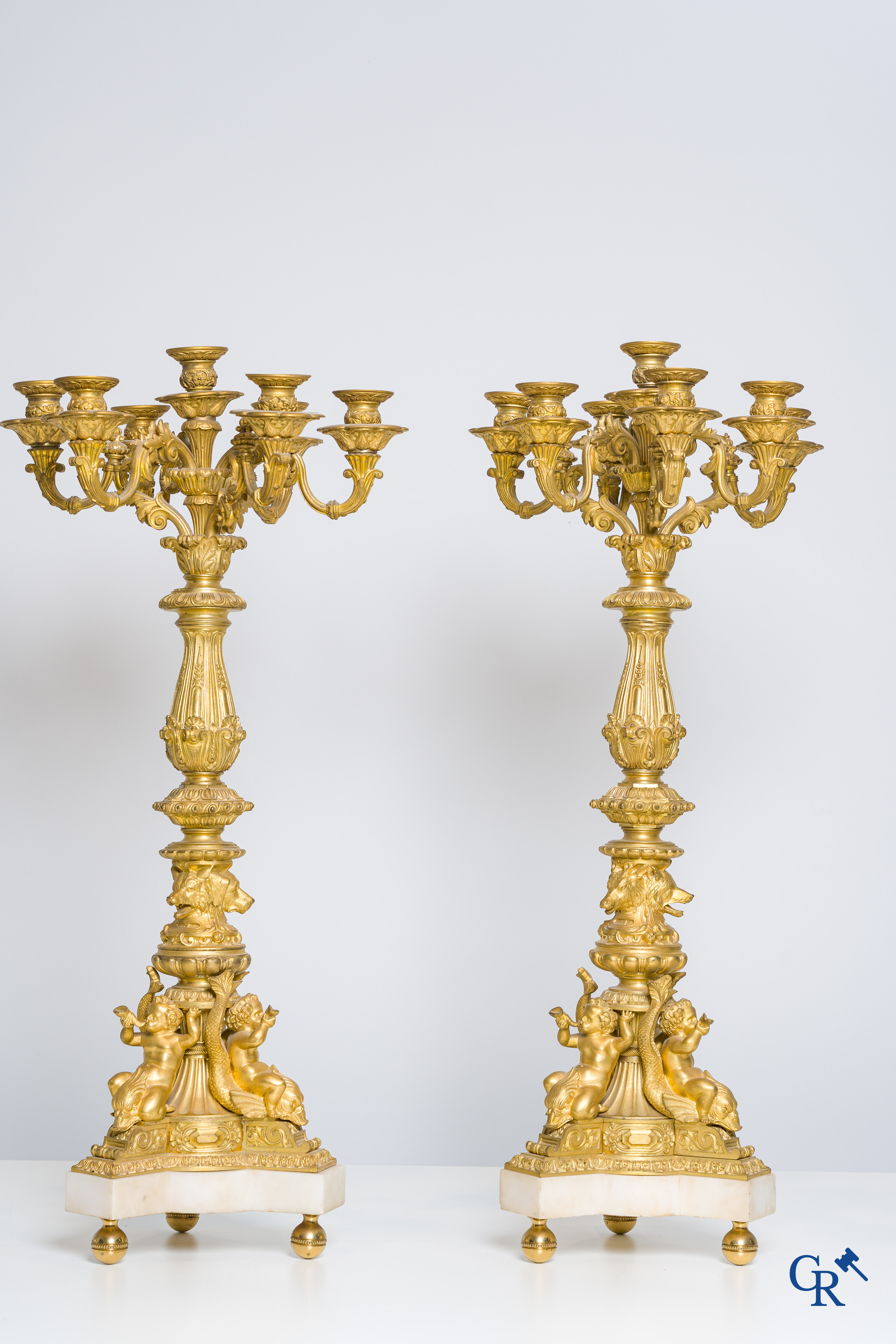 Thomire & Cie et Louis Moinet, Importante garniture de cheminée en marbre de Carrare et bronze doré. Travail parisien vers 1850.