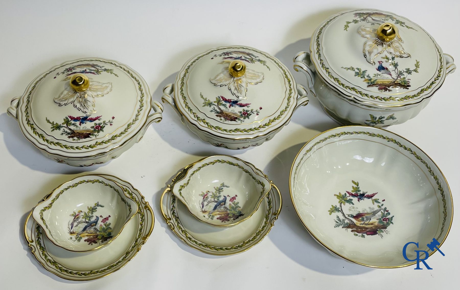 Limoges. L. Bernardaud & Cie. Prachtig servies in Limoges porselein. Model Chevreuse.