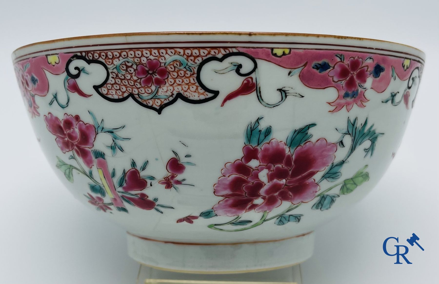 Asian Art: Beautiful lot of Chinese porcelain.