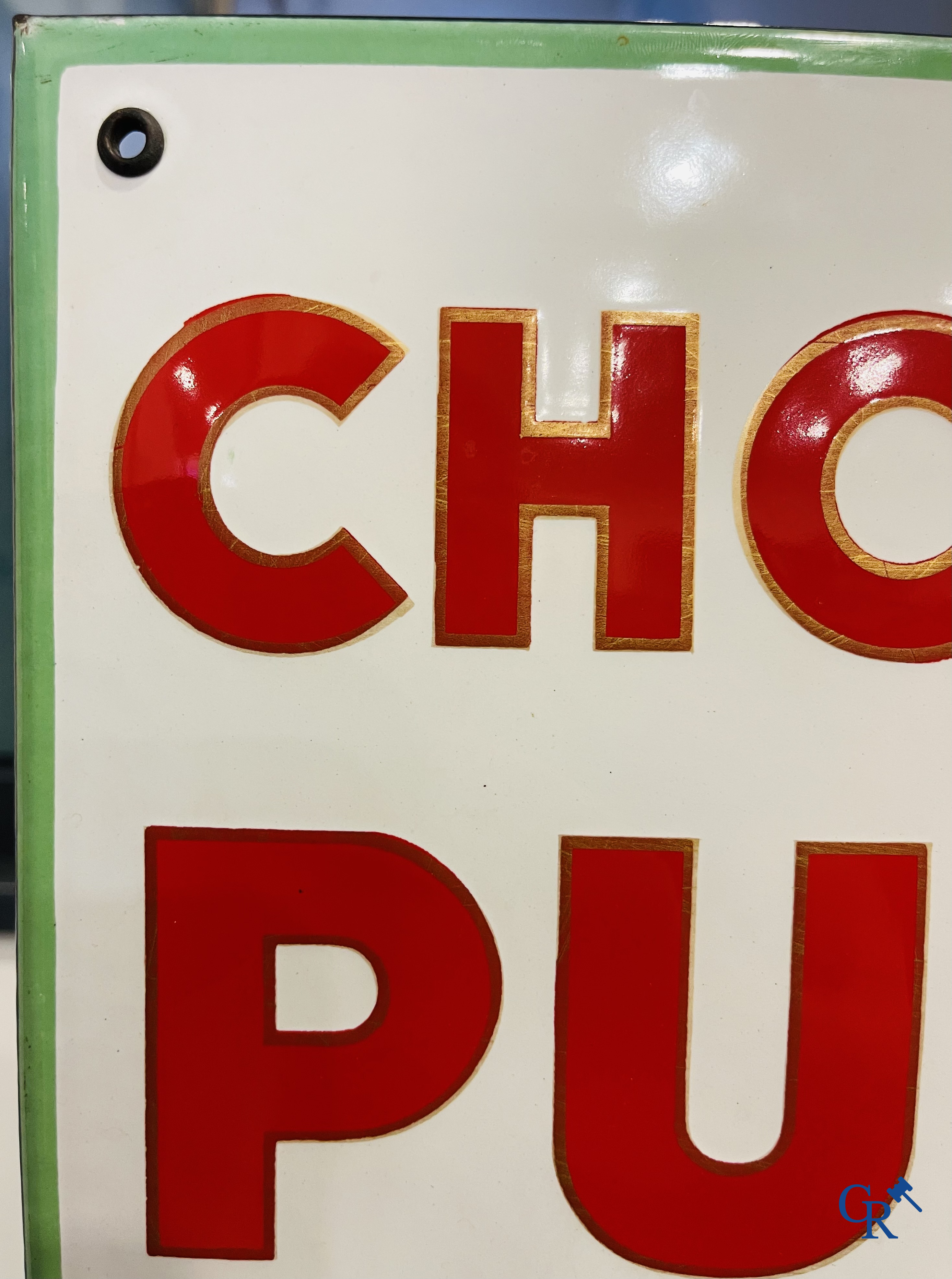 Chocolat Pupier, emaille reclamebord geïllustreerd met het personage ontworpen door Jean D'Ylen. Circa 1930.