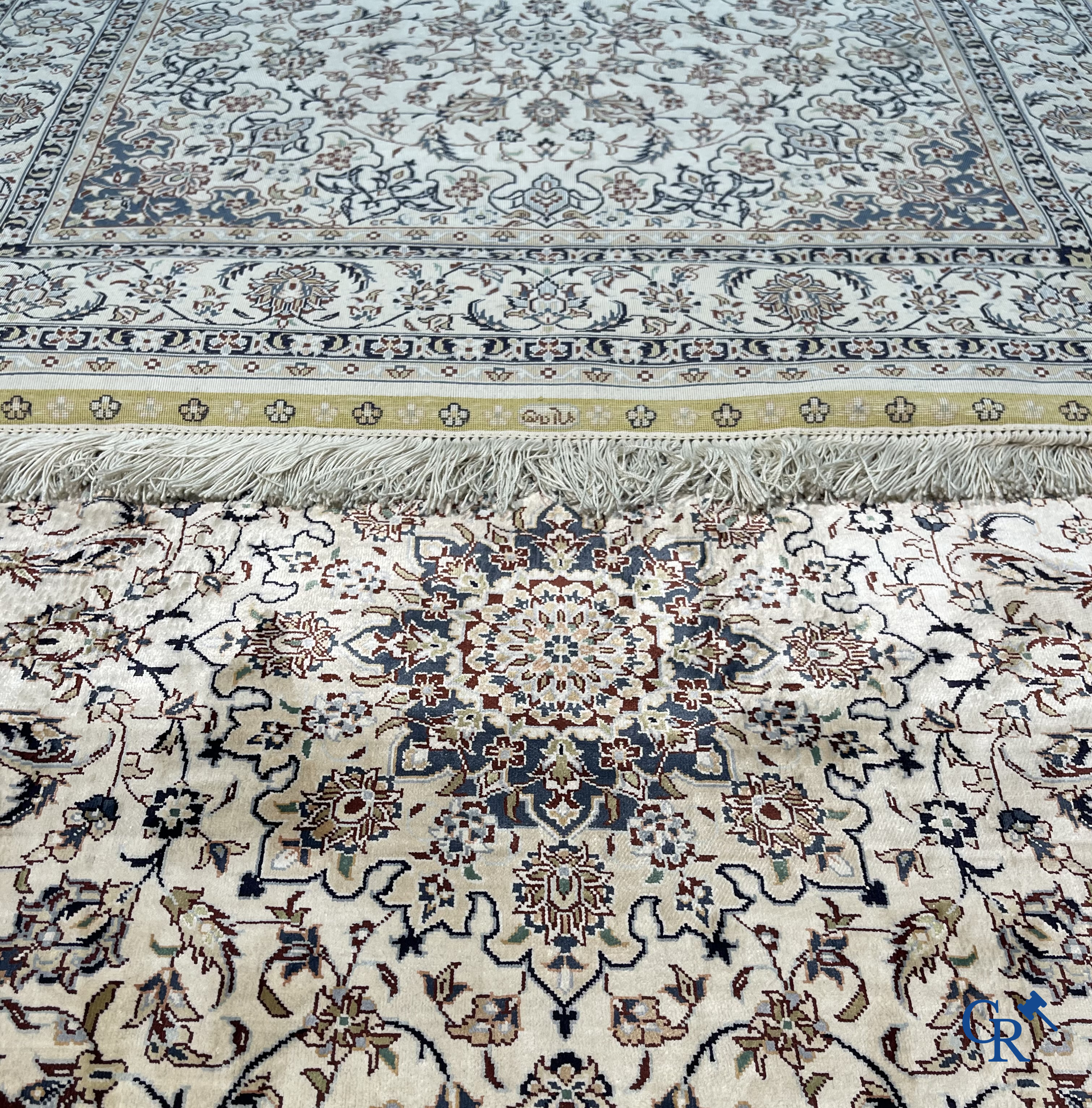 Tapis d'Orient: Nain, un exceptionnel tapis en soie.