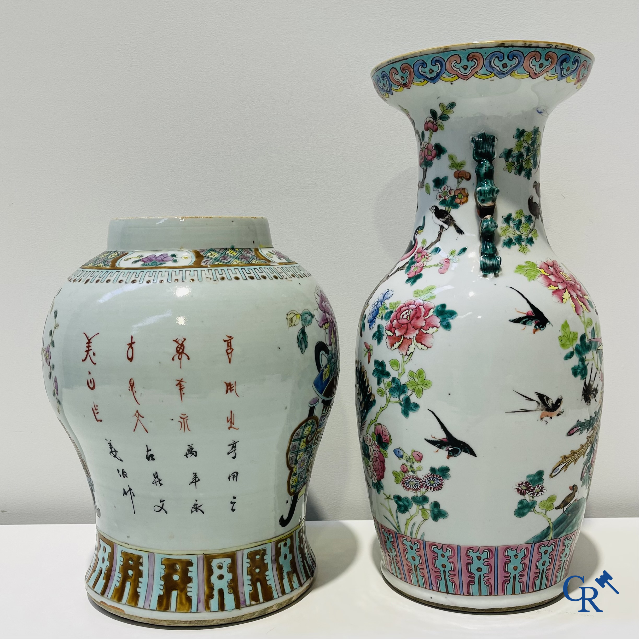 Chinese porcelain: A Chinese porcelain vase with phoenixes and blossoms and a potiche with mobilierendecor. 19th century.