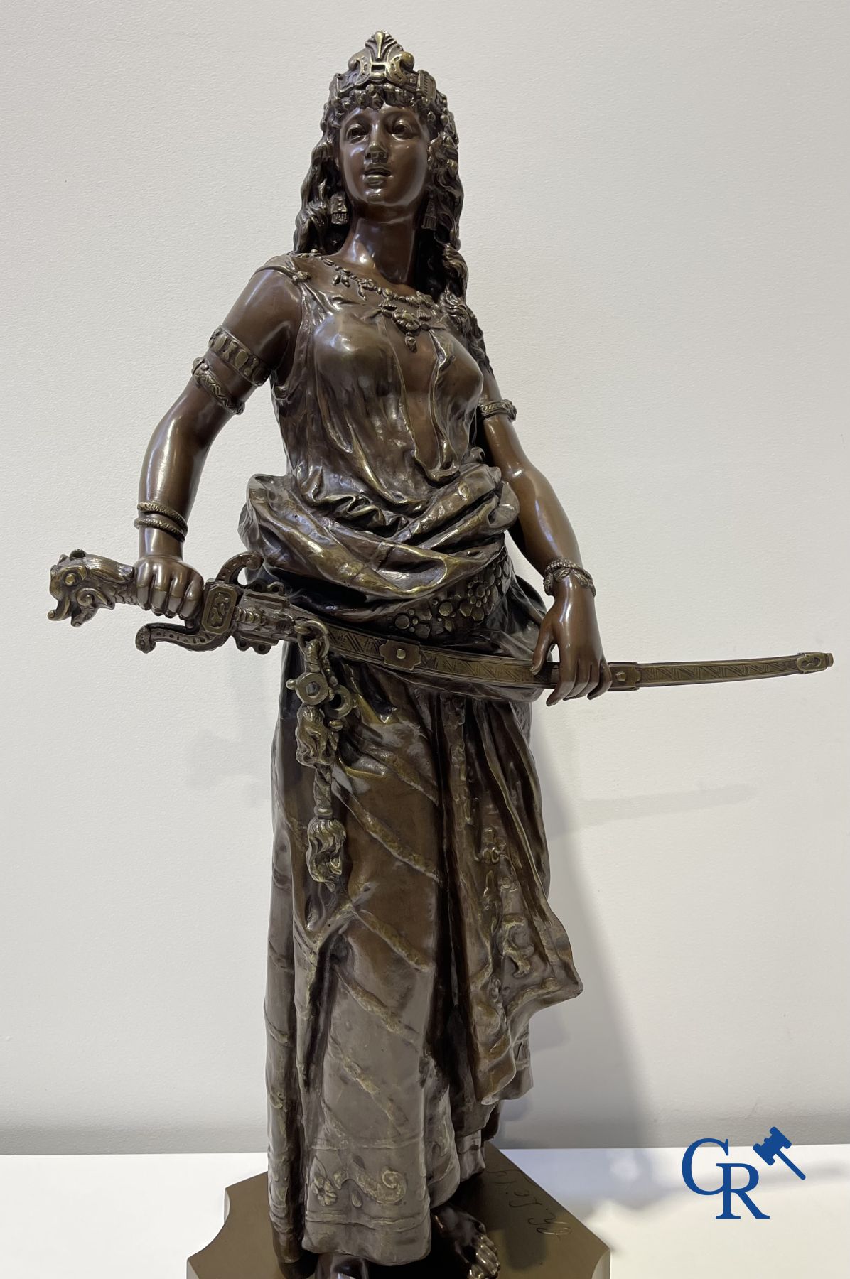 Charles Octave Levy (1840-1899) Salomé, sculpture en bronze avec une représentation d'une femme orientale. XIXe siècle.