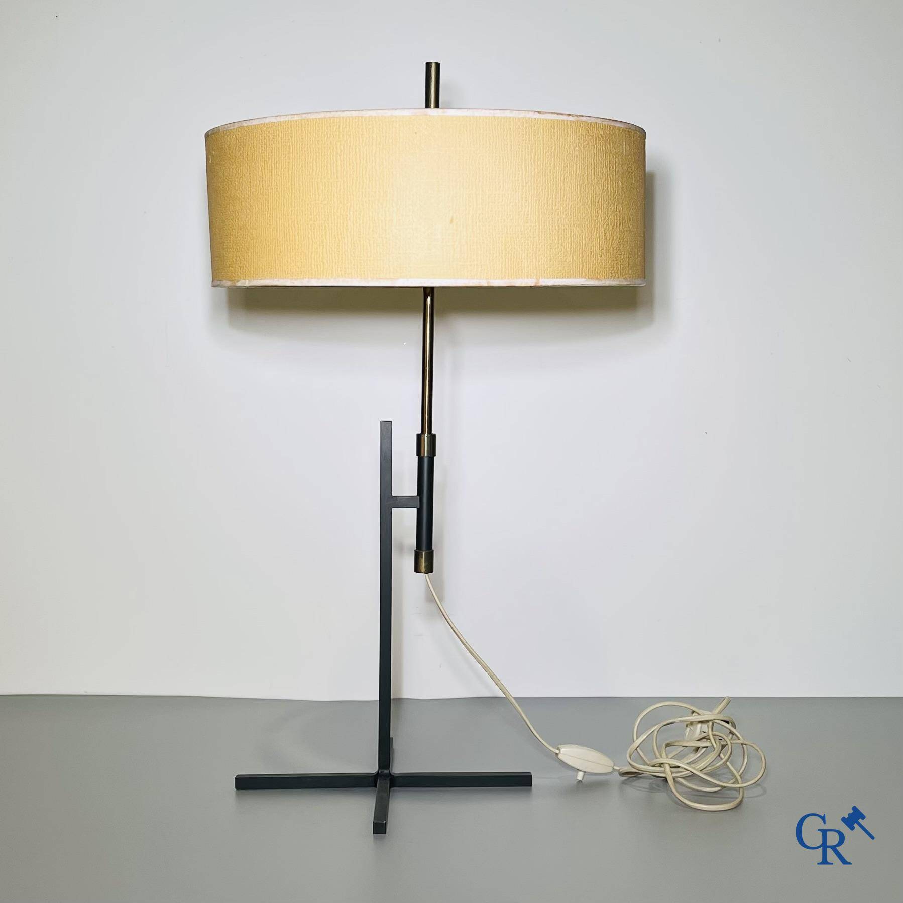 Design, Kaiser Idell of Philips, een mid-century tafel lamp.