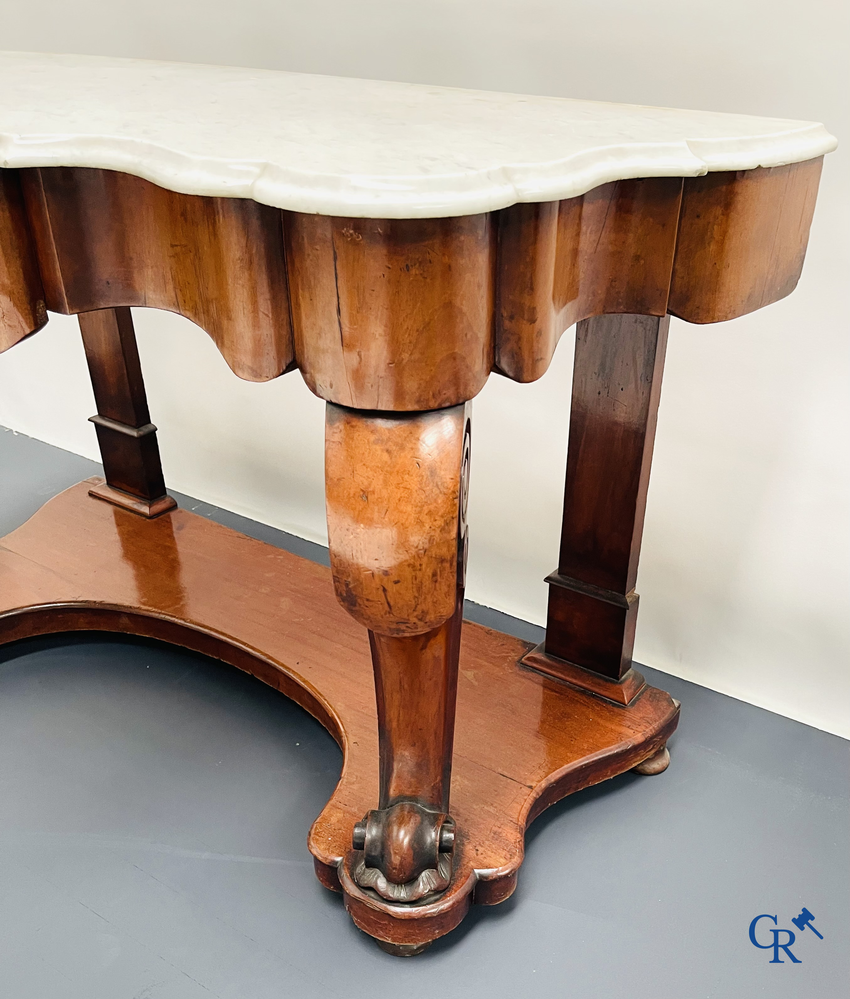 Une console avec tiroir en acajou et marbre. Période Louis Philippe.