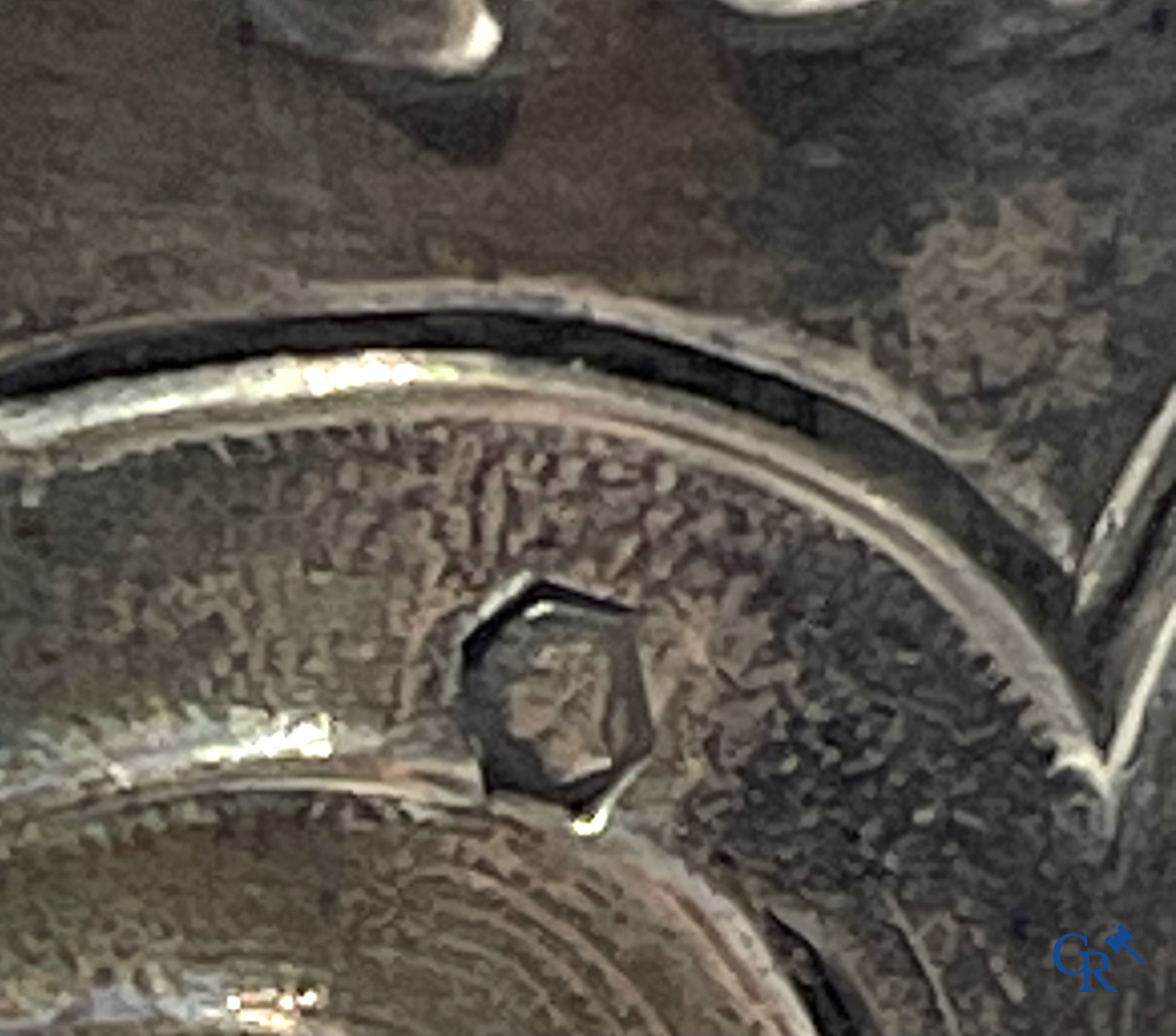 Un lot de brocante, carafe avec monture en argent, peinture, buste en bois, photo ancienne, etc.