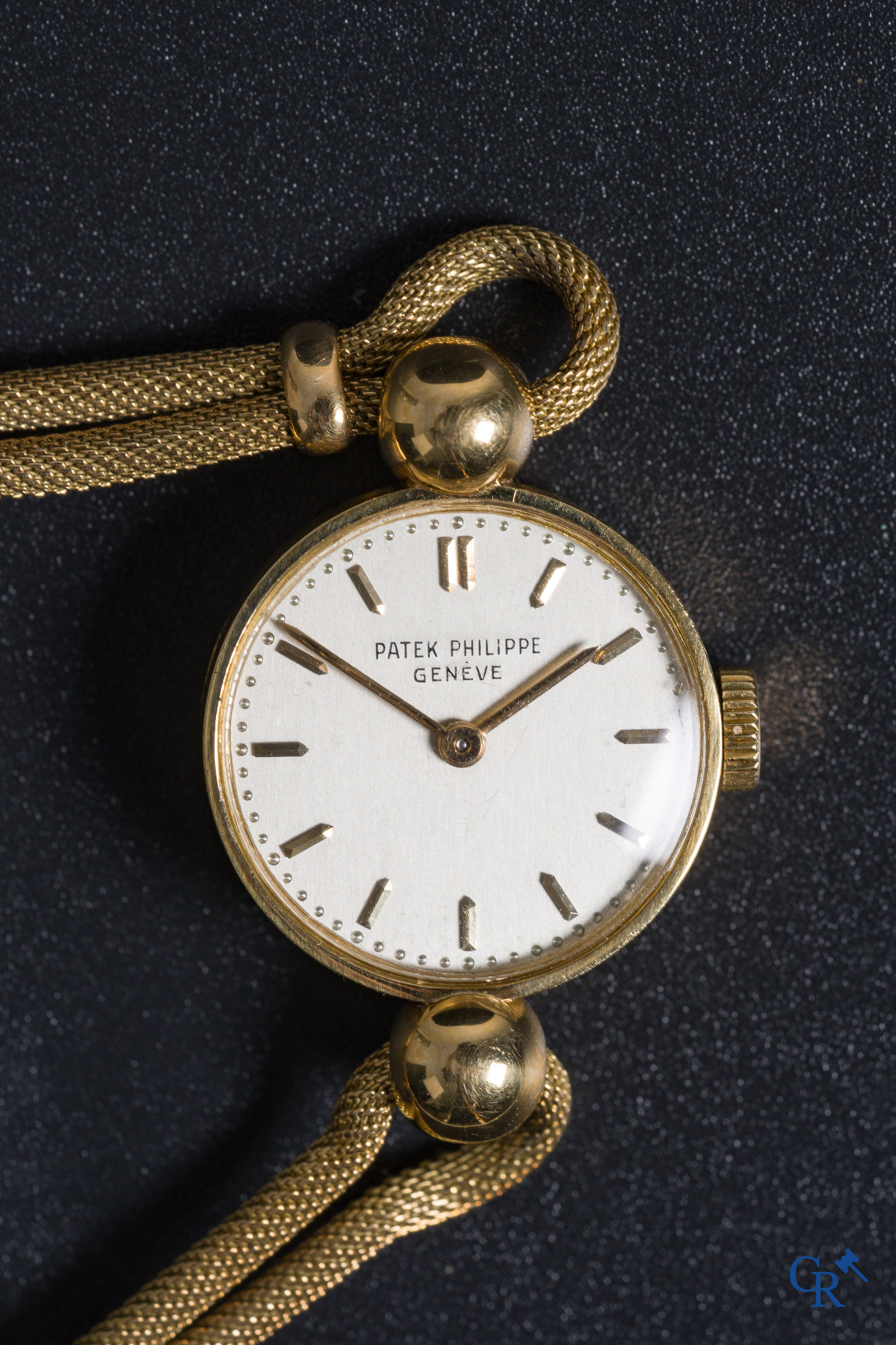 Watches: Patek Philippe Geneva: A ladies wristwatch in gold 18K (750°/00).