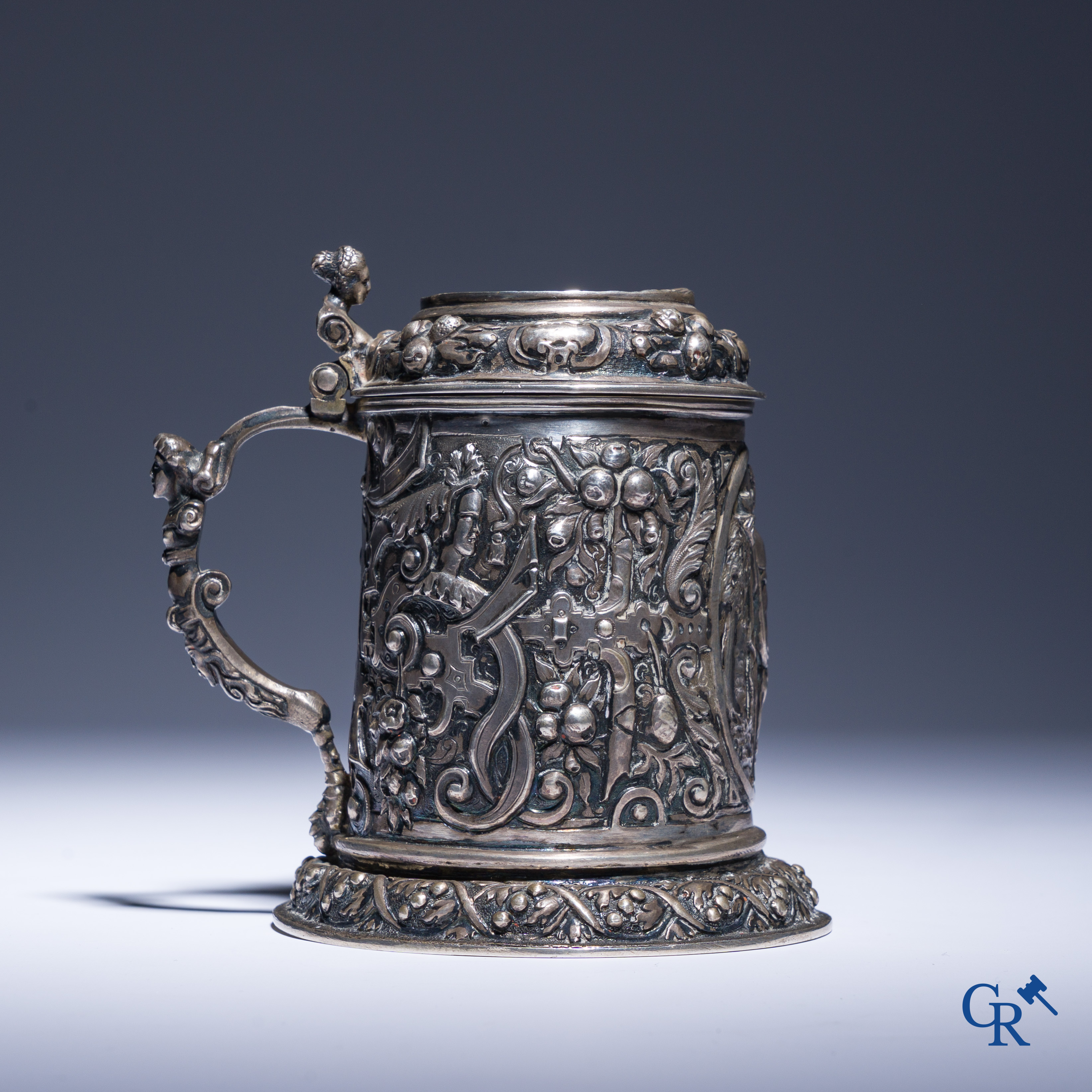 Zilver, Tankard. Profiel van Karel V "Karoli qvinti effigies" en een afbeelding van de Zuilen van Hercules.
