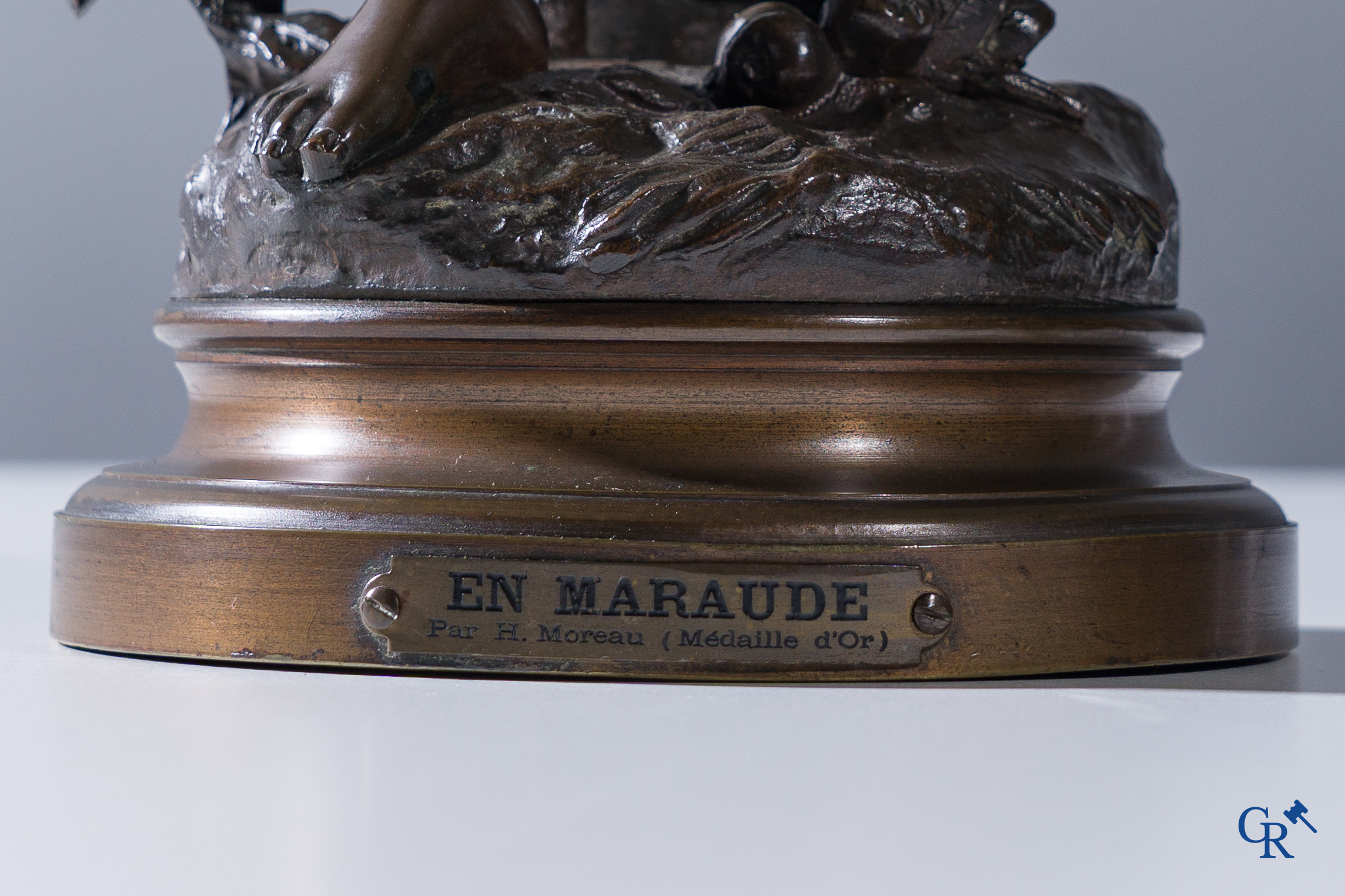 Hippolyte Moreau (1832-1927) En maraude, bronze statue with brown patina. Signed Hip. Moreau.