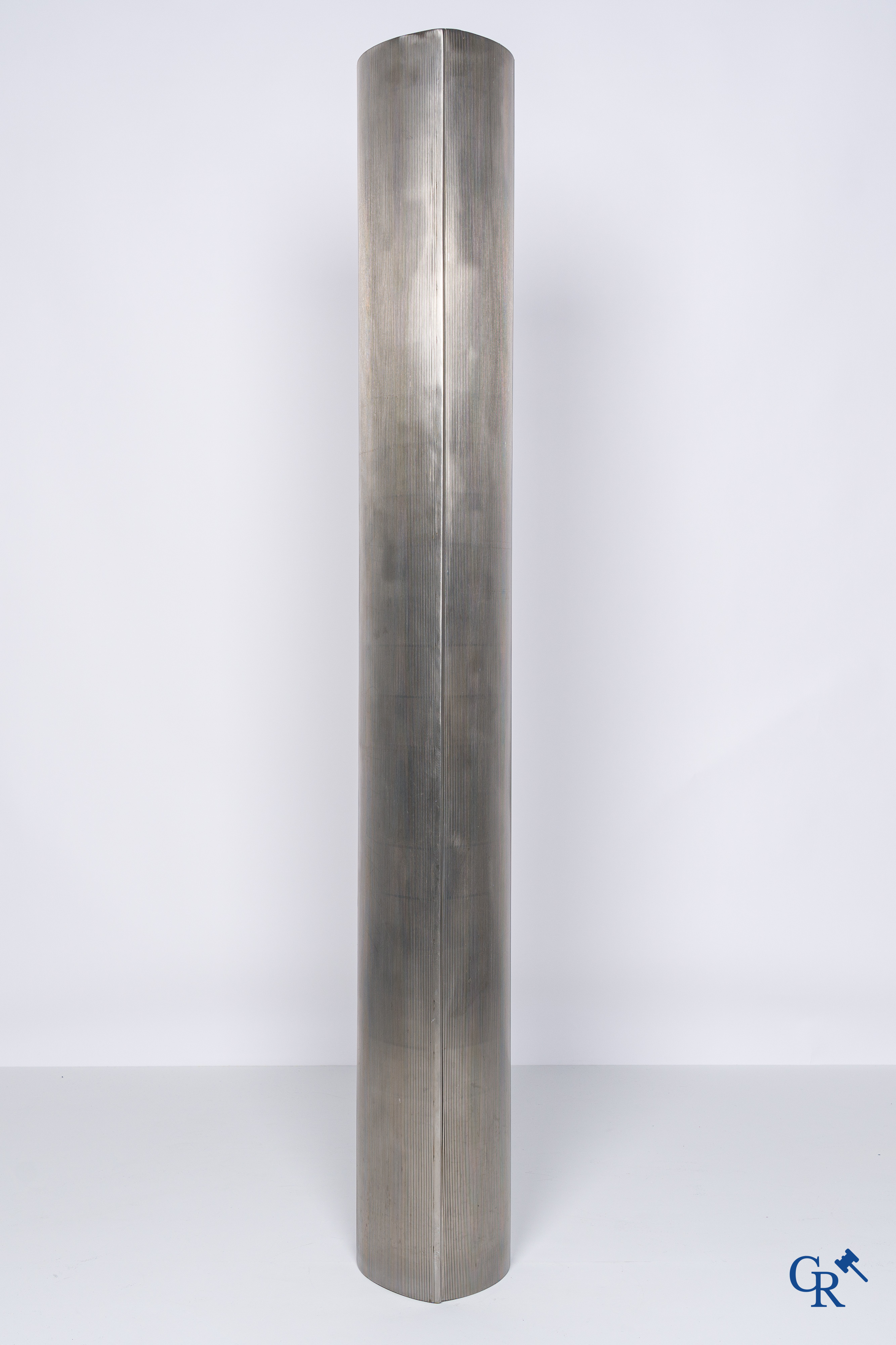 Ben Trovato (XX) Exceptional ensemble of a coffee table and floor lamp in polished steel and rock crystal.