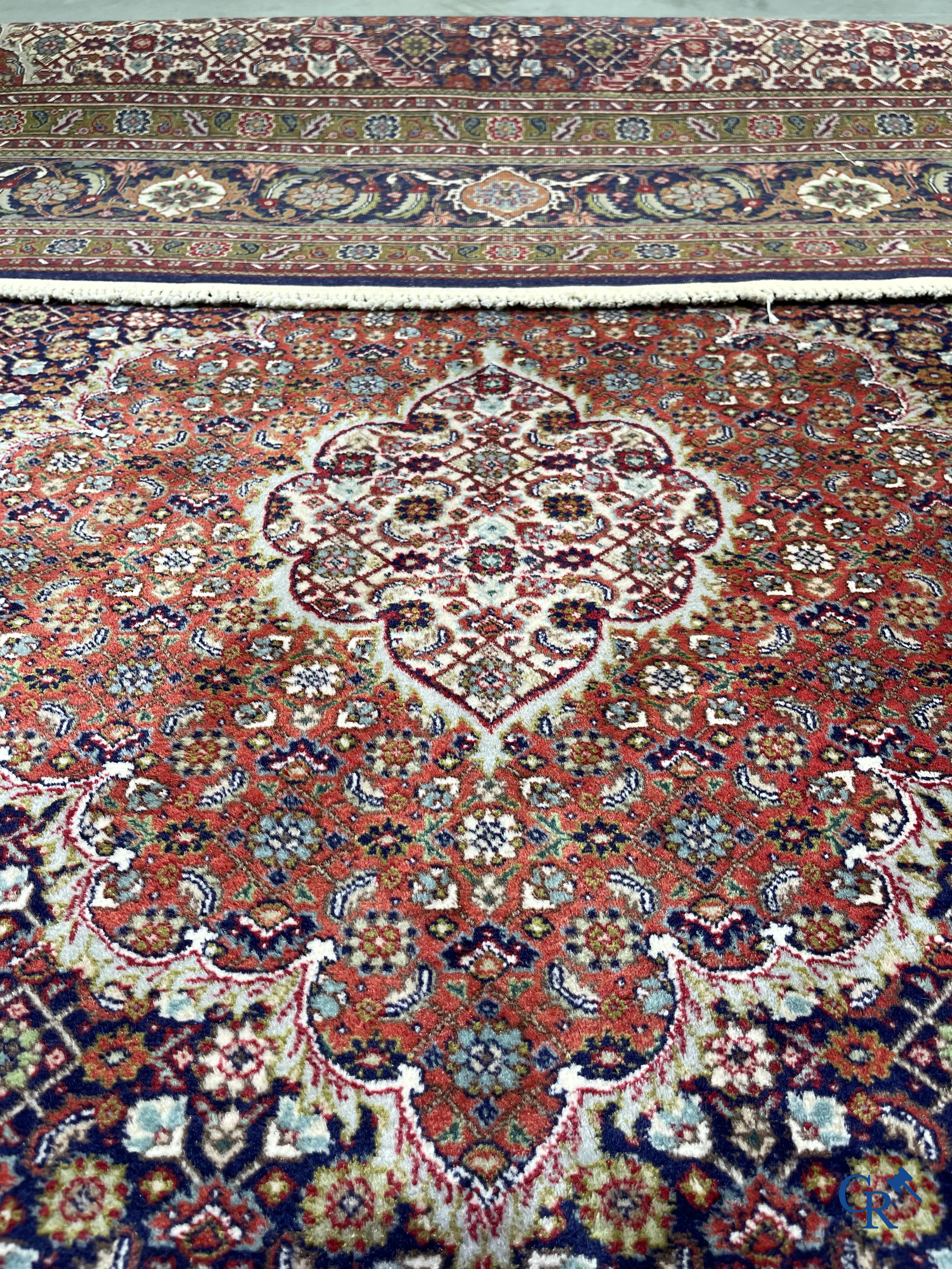 Tapis d'Orient: Tabriz, Iran. Grand tapis persan noué à la main.