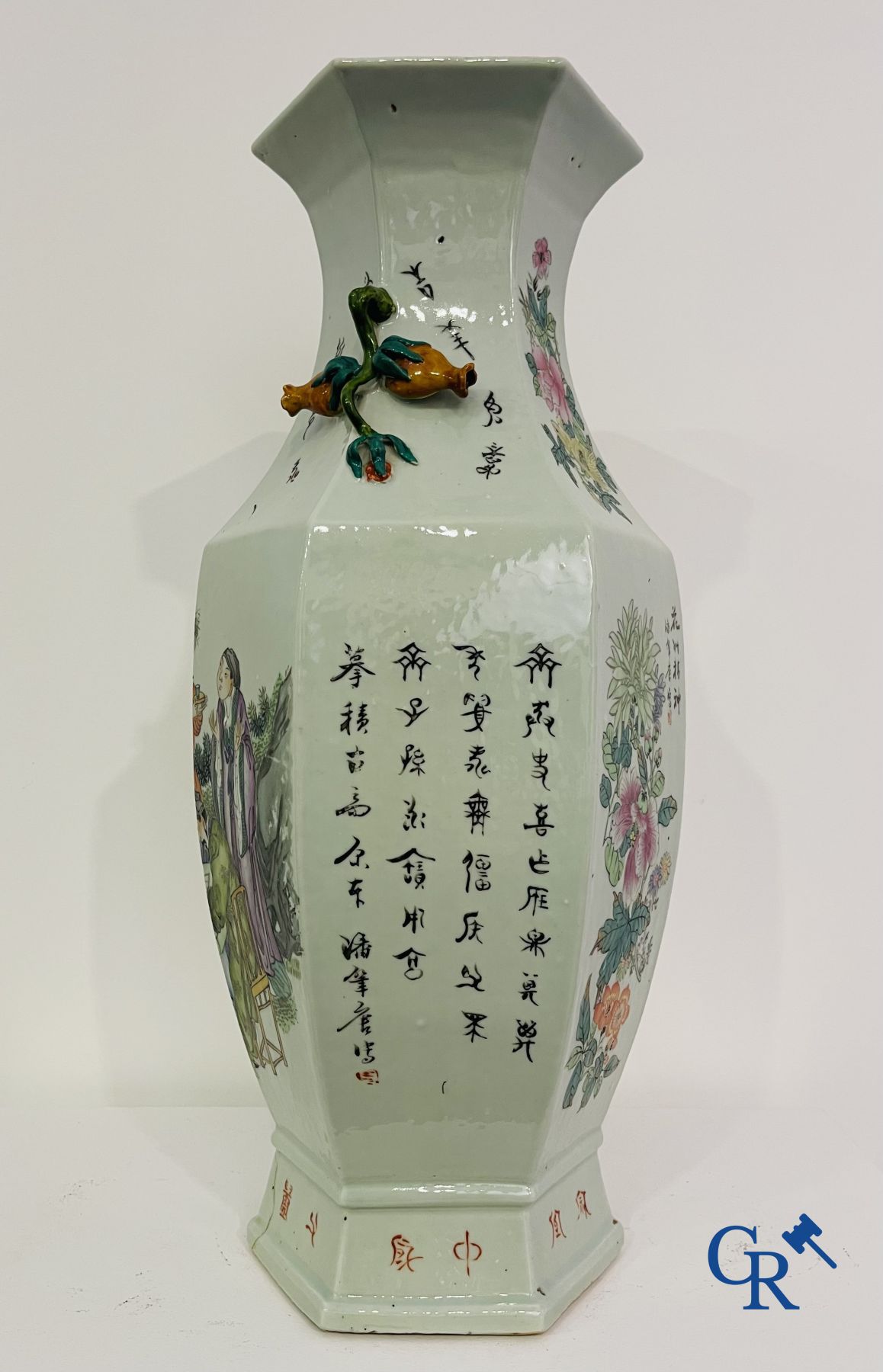 Asian Art: Chinese porcelain. A hexagonal Chinese Famille rose vase with sages and scholars. 19/20th century.