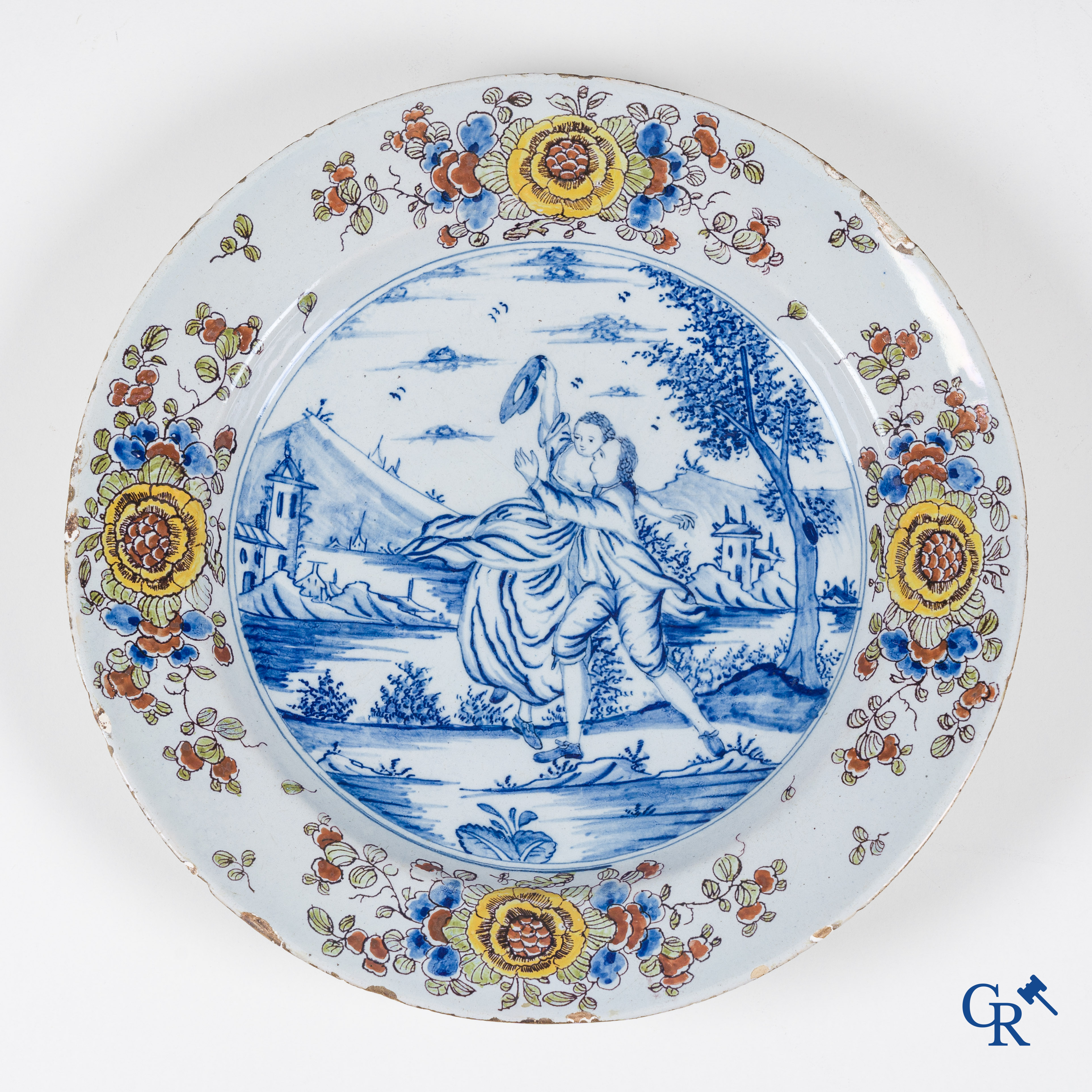 Delft, un grand plat avec une scène galante d'après un dessin de Joseph Wagner. XVIIIème siècle.