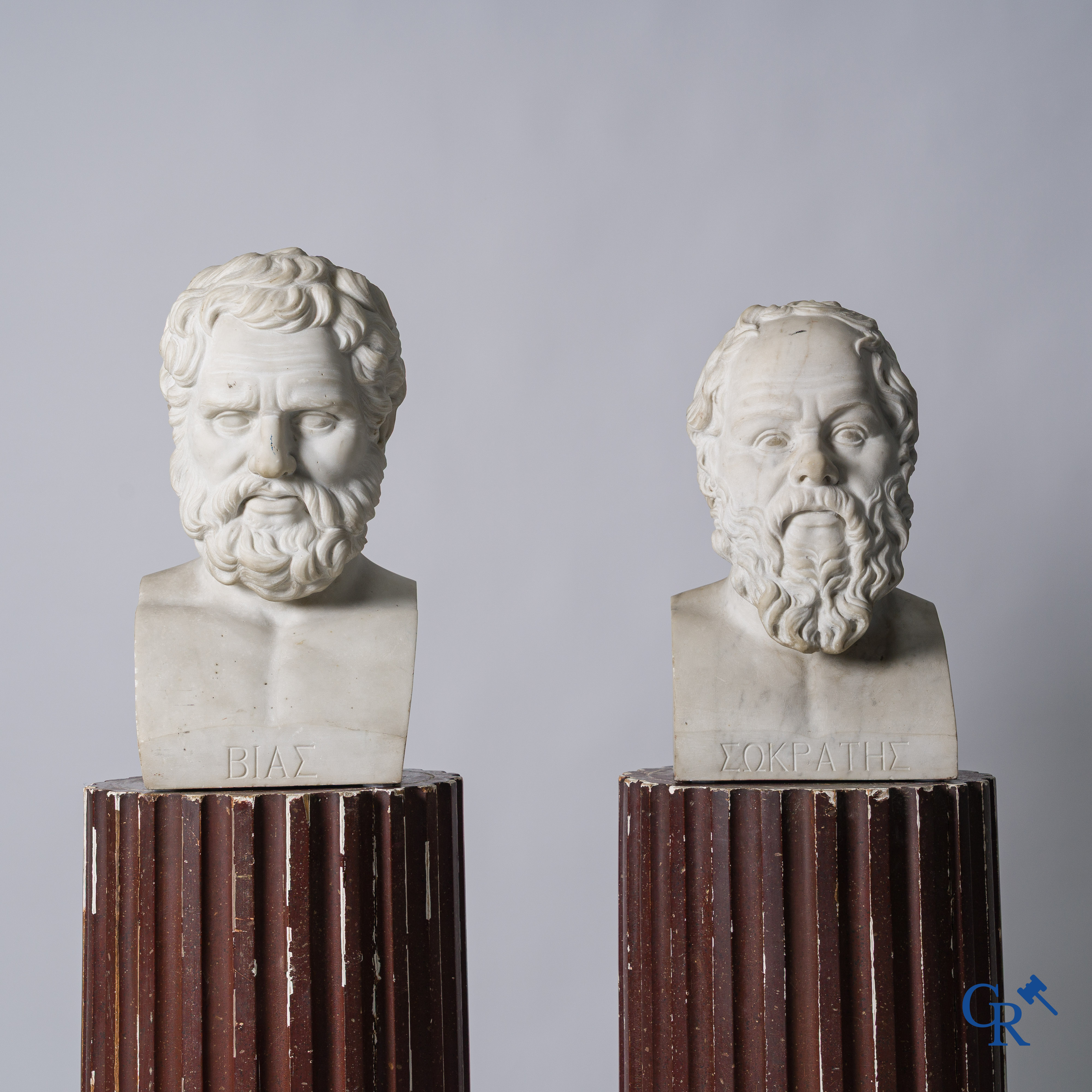 2 imposante bustes in witte marmer van de Griekse filosoof Socrates en de Griekse wijze Bias van Priëne. 18e-19e eeuw.