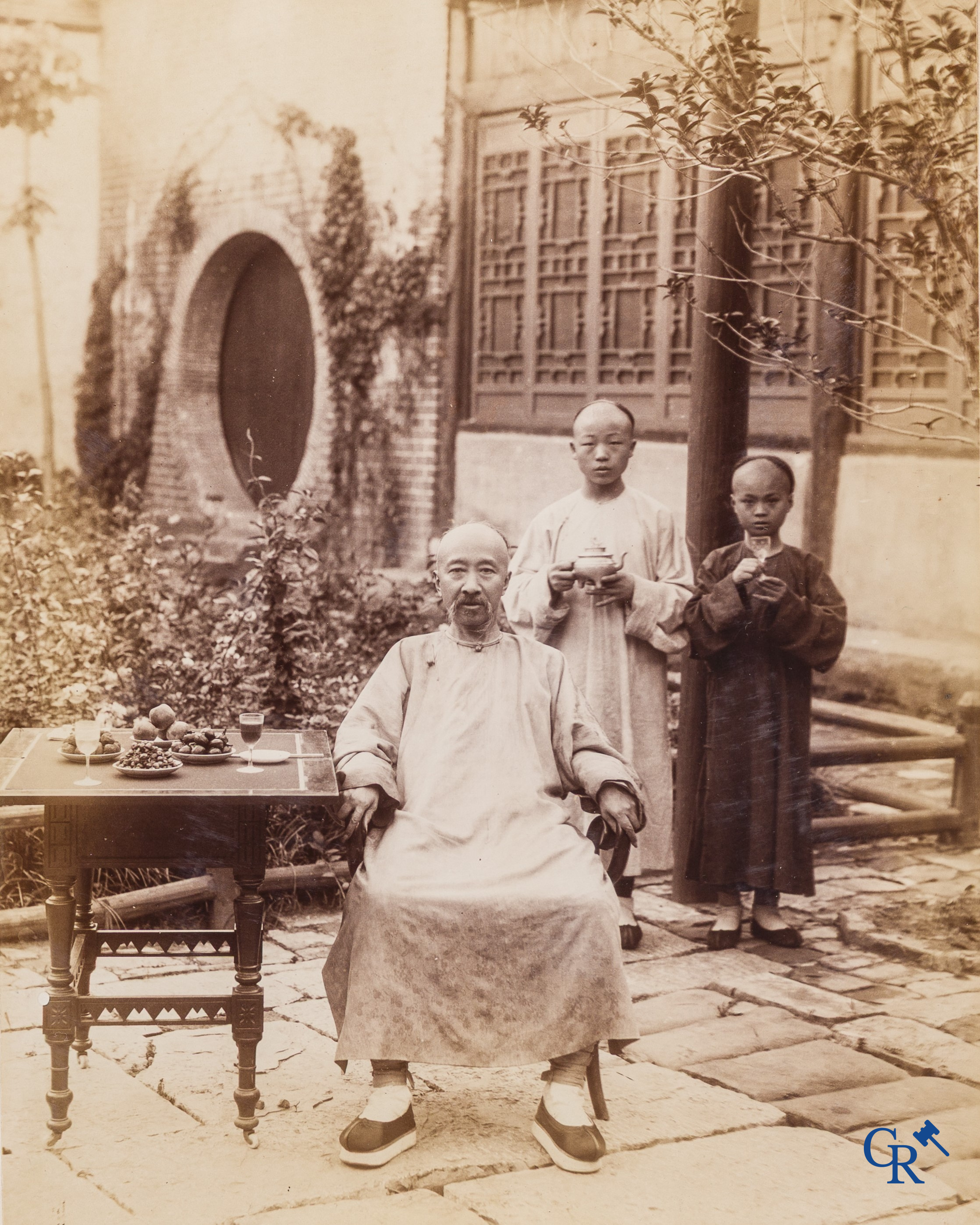 Aziatica, 2 originele grote foto's waaronder Zhang Zhidong (1837-1909), Chinees ambtenaar. Qing-dynastie.