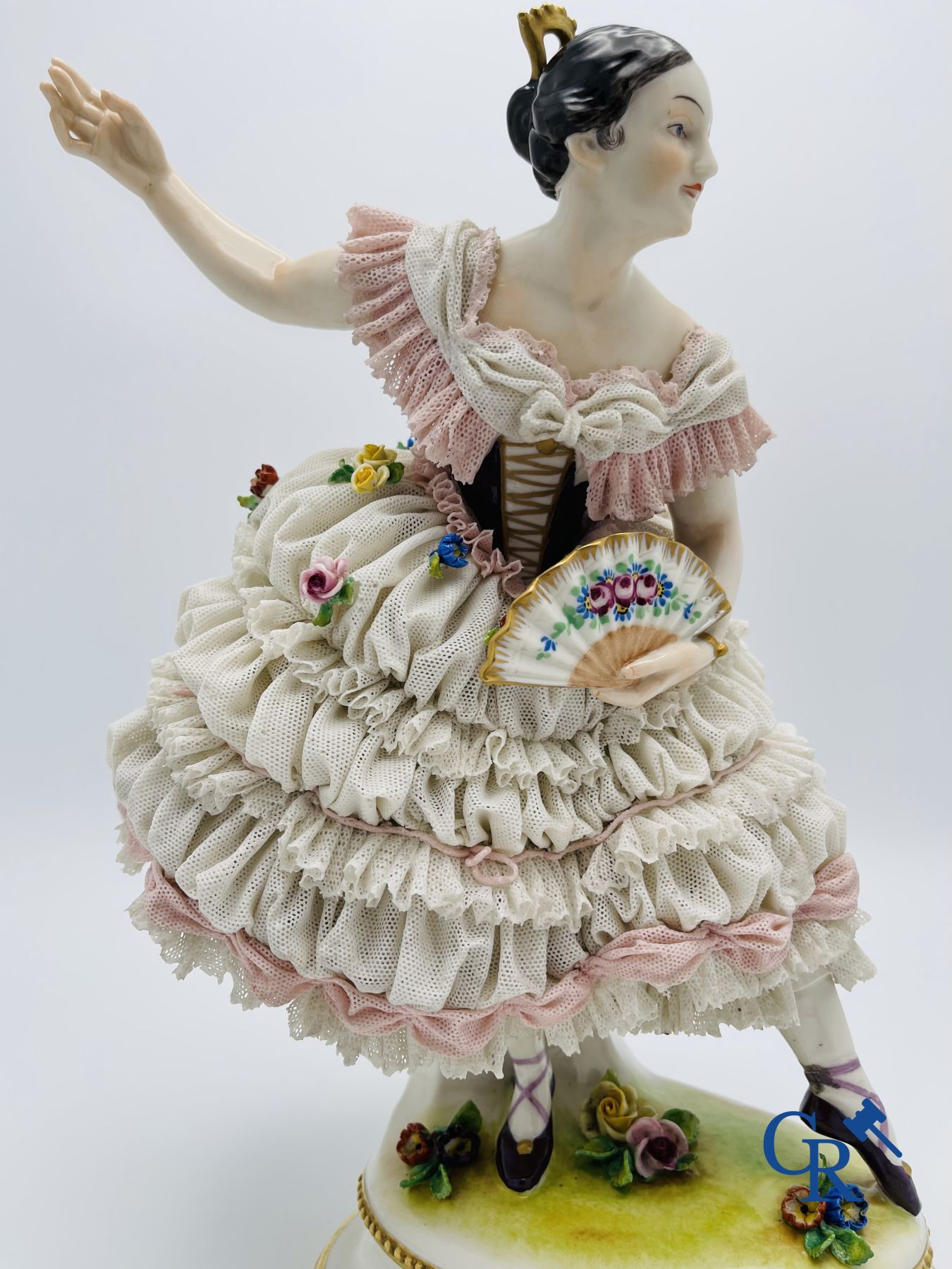 Volkstedt Rudolstadt: Grande figurine d'une danseuse en porcelaine dentelle, "lace porcelain".