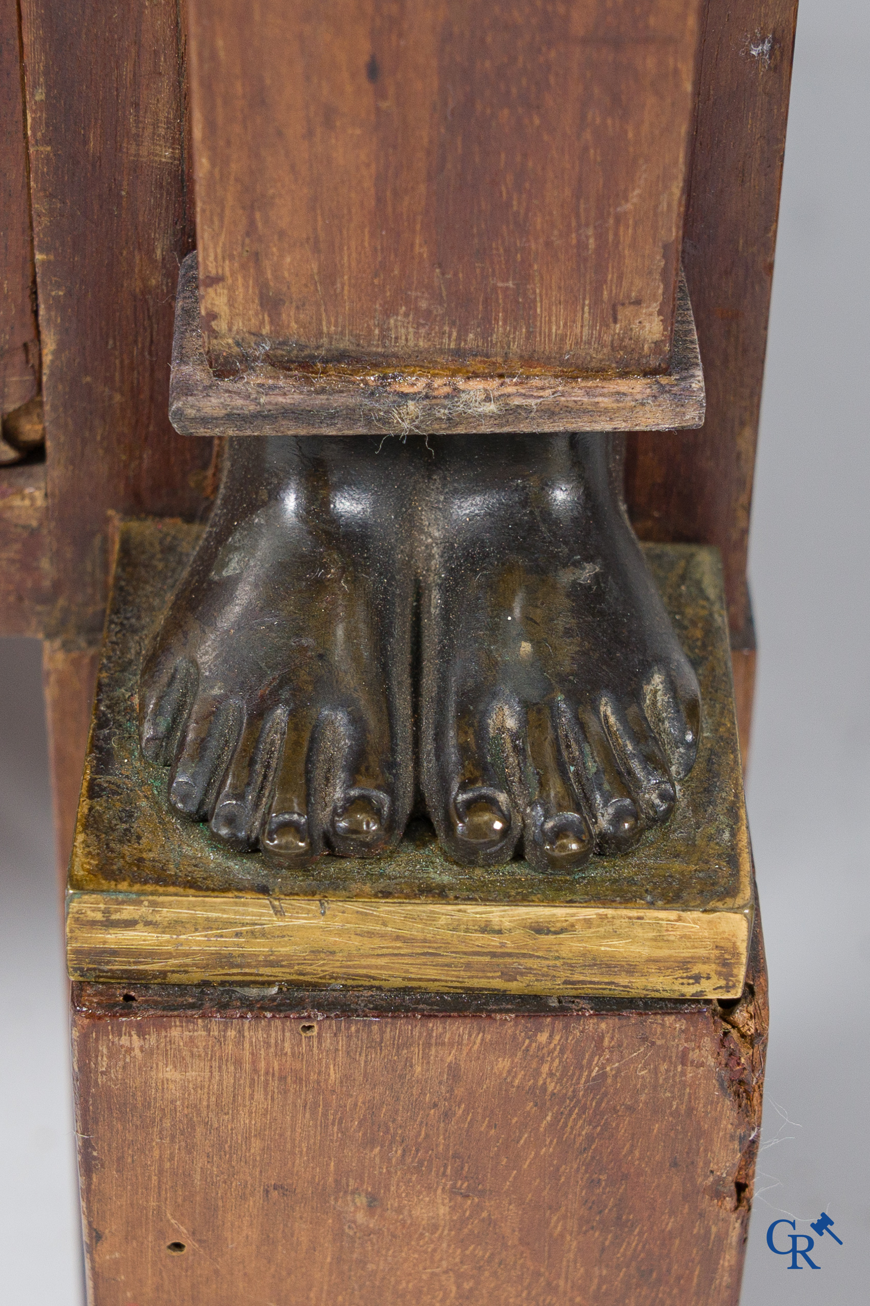 Chapuis, een mahonie houten herenkaptafel en dames toilettafel met geciseleerde bronzen. Empire, circa 1810.