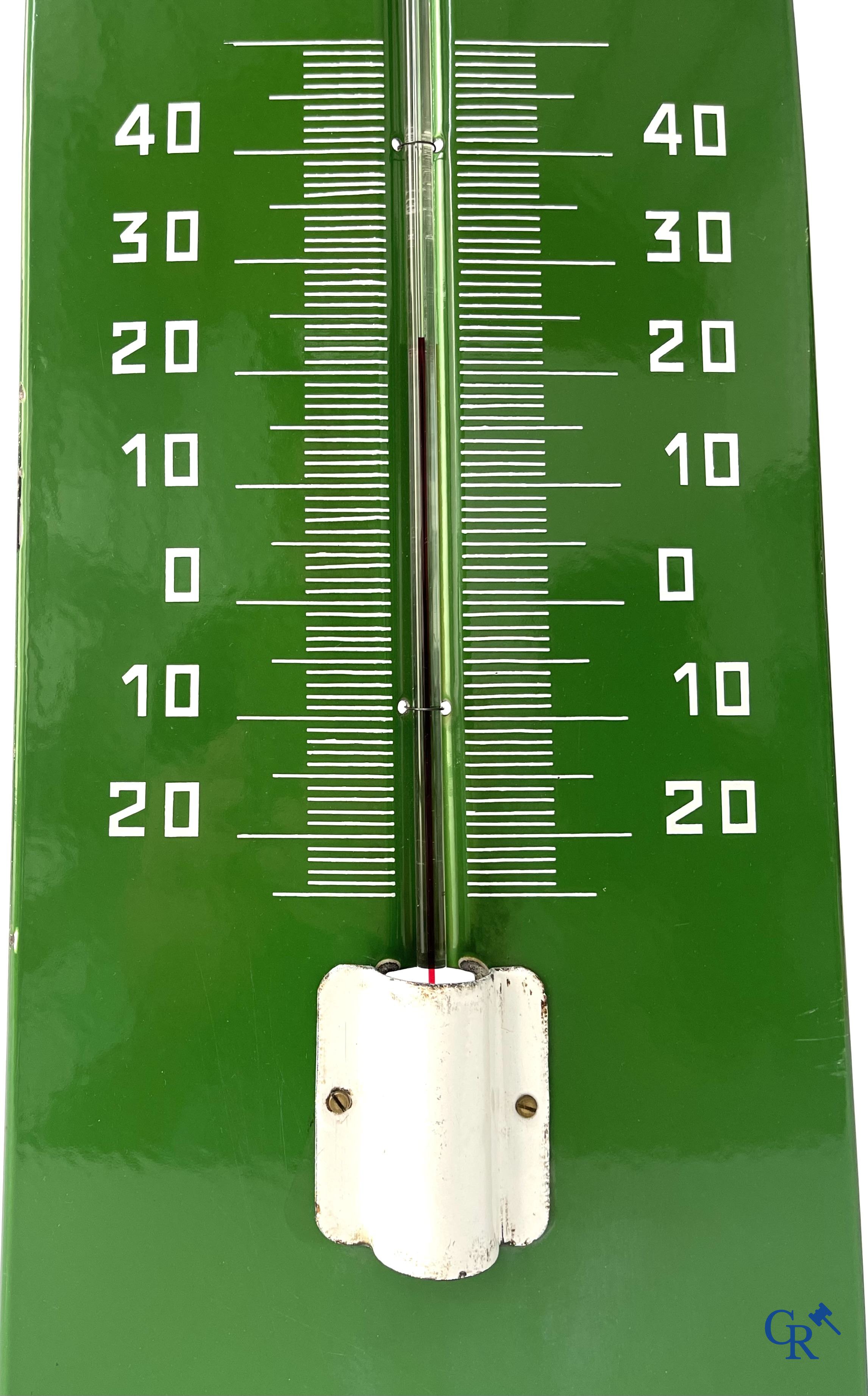 Castrol Motor Oil, een emaille reclamebord met ingewerkte thermometer voor Castrol motorolie. Emaillerie Belge.