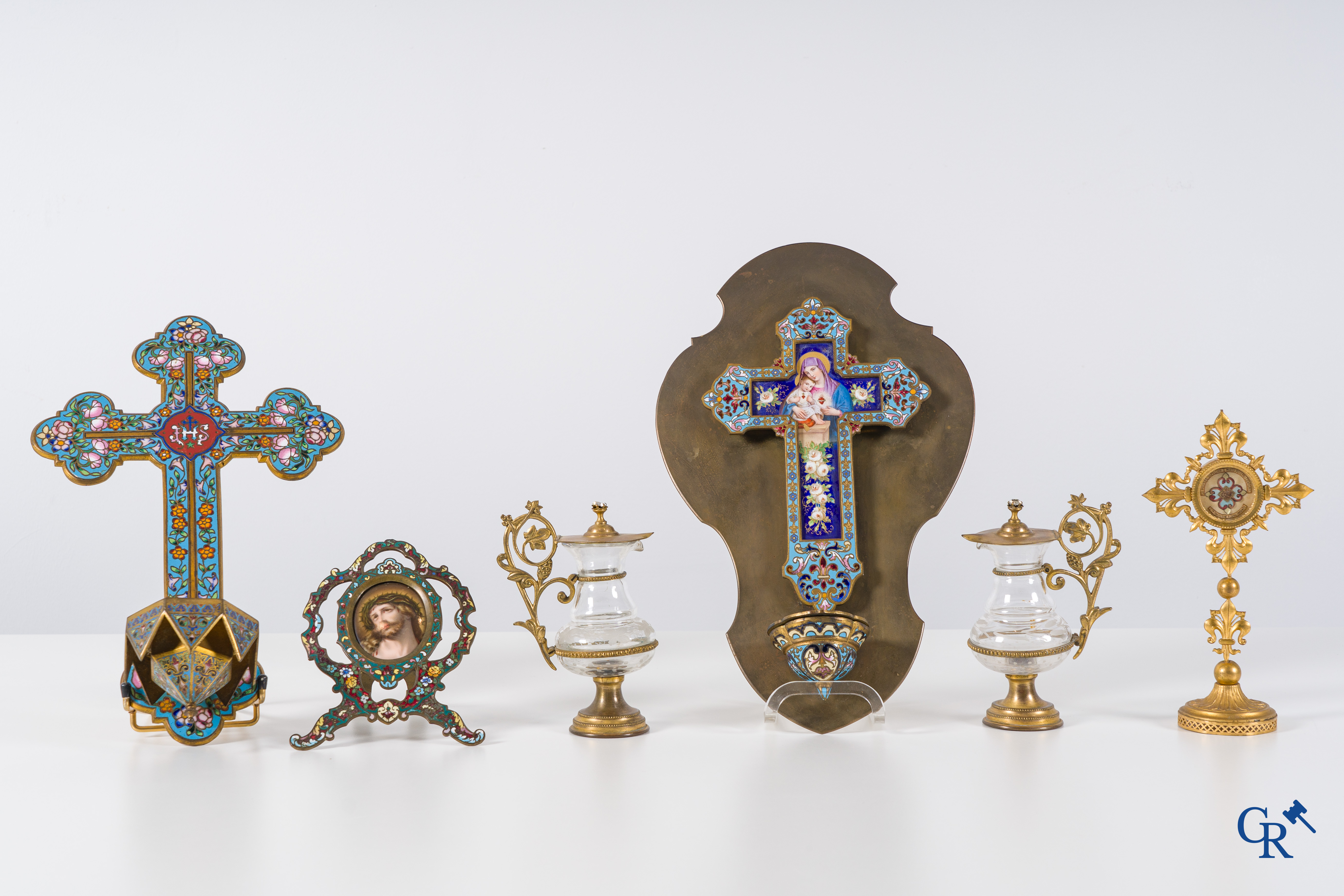 Religious objects: A lot consisting of a reliquary, 2 holy water vessels, a frame and liturgical crucibles.