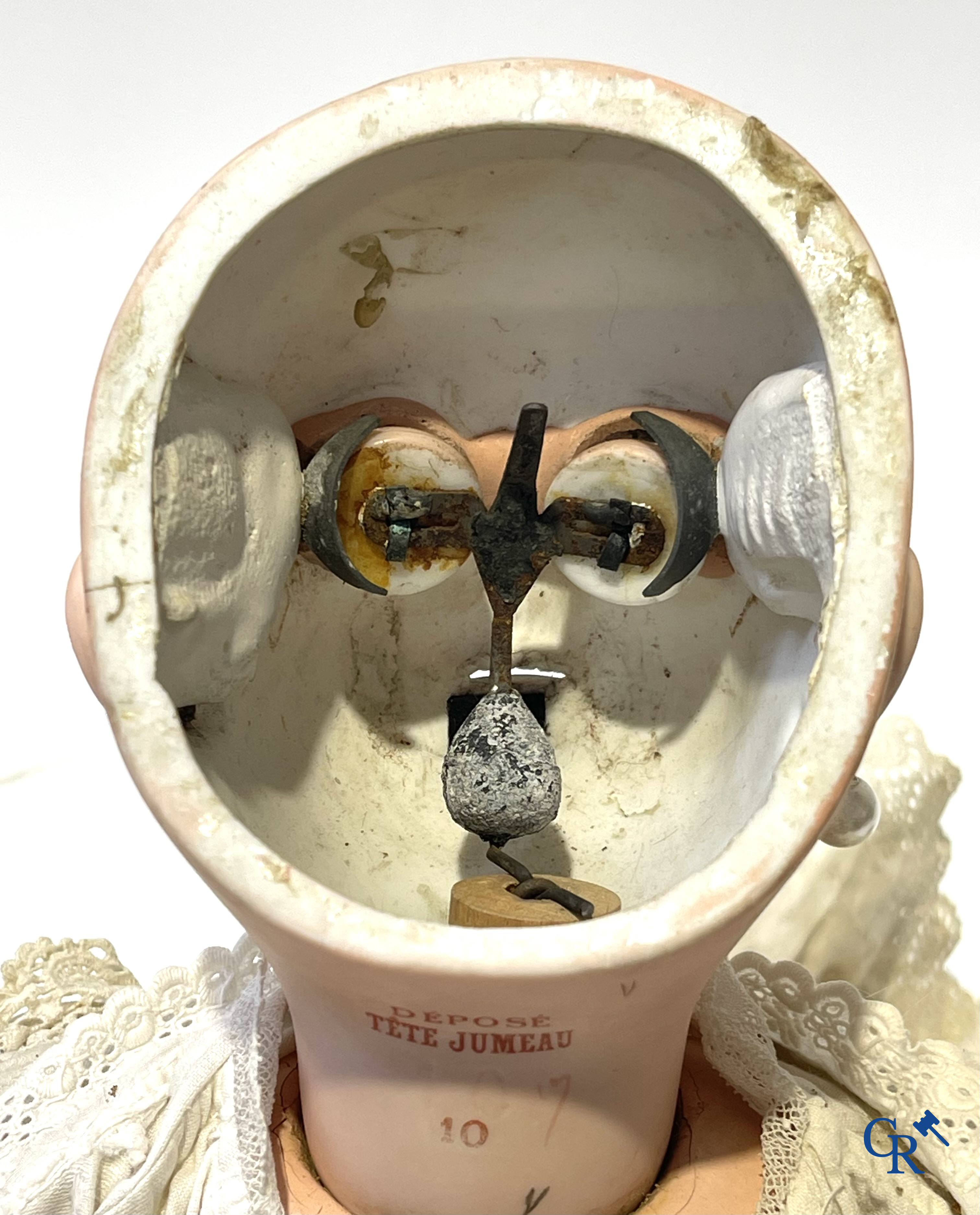 Oud speelgoed, Jumeau, pop met porseleinen hoofd gemerkt Tête Jumeau Déposé, n°10.