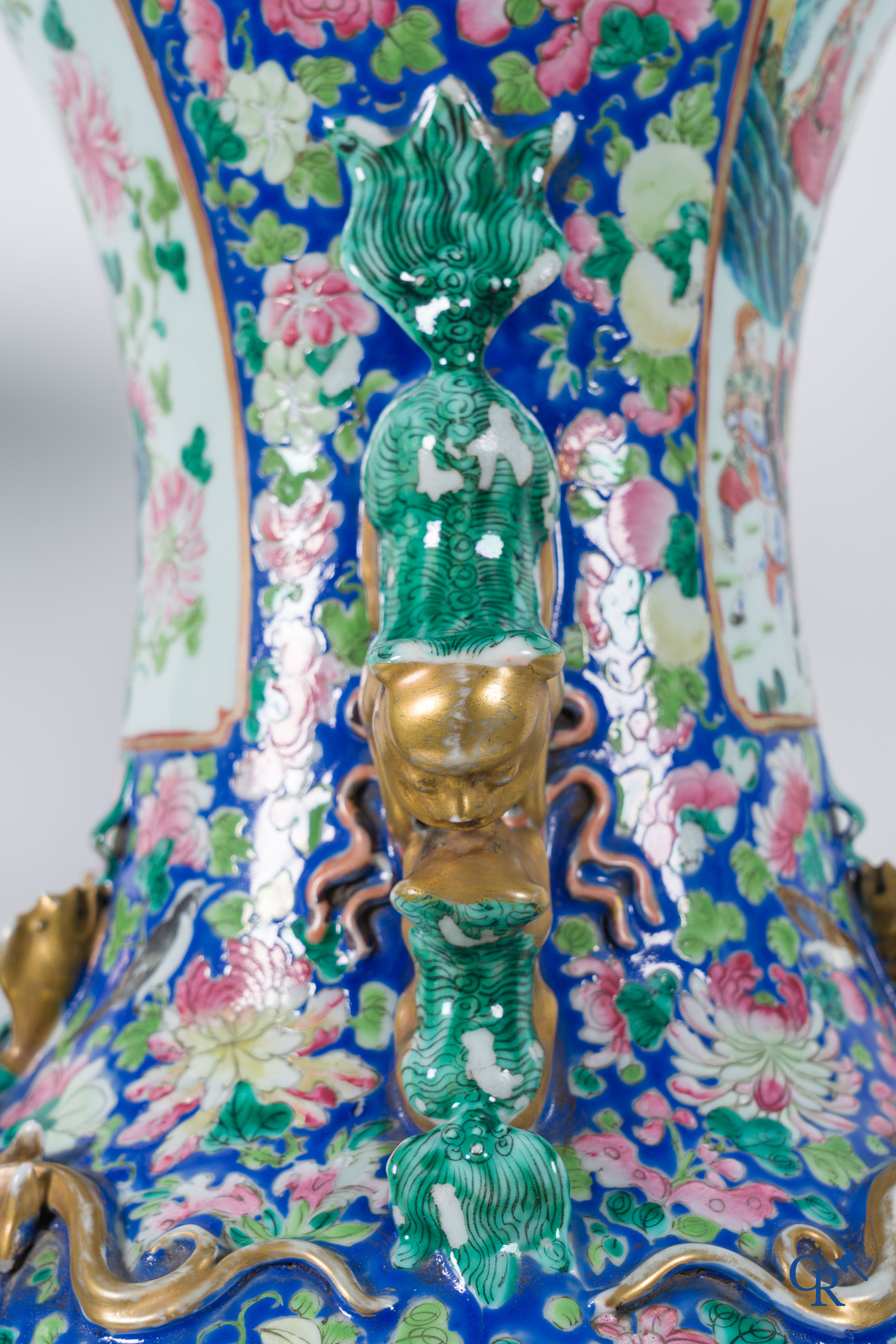 Asian Art: Chinese porcelain. A pair of imposing Chinese vases with famille rose decor. China 19th century.