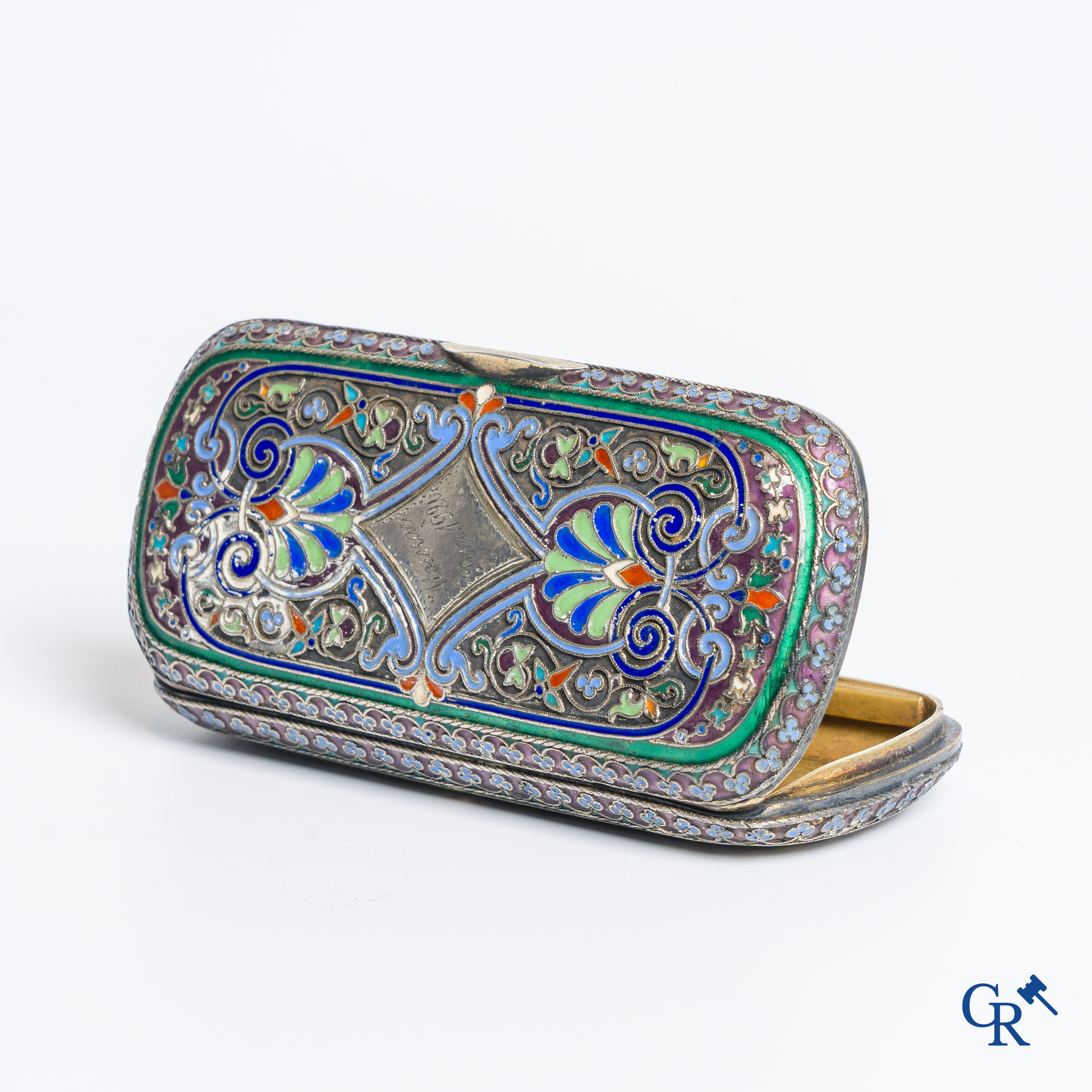 Russian silver: Cigarette holder in silver and enamel, interior in vermeil. <br />
Pavel Ovchhinnikov, Moscow around 1887.