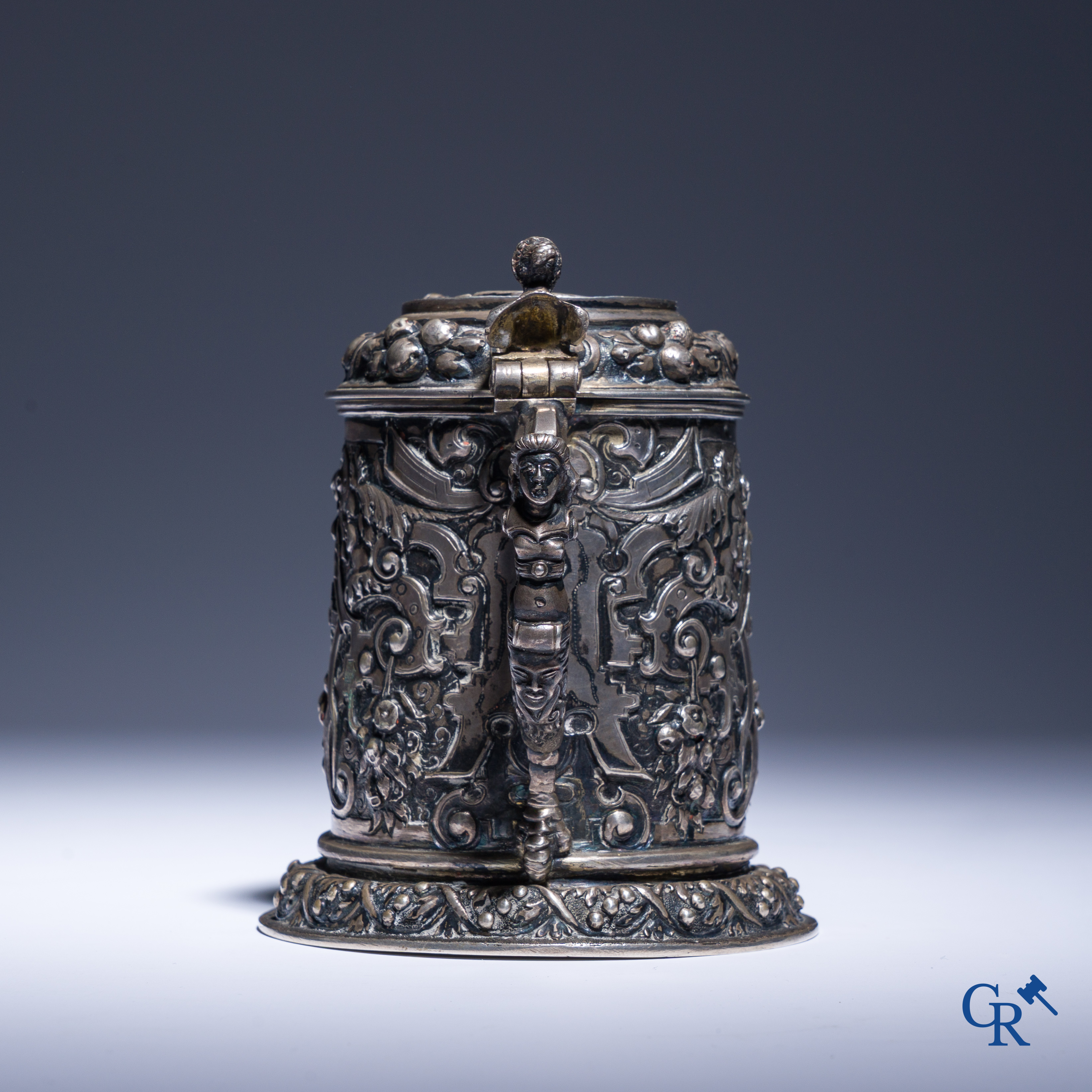 Zilver, Tankard. Profiel van Karel V "Karoli qvinti effigies" en een afbeelding van de Zuilen van Hercules.