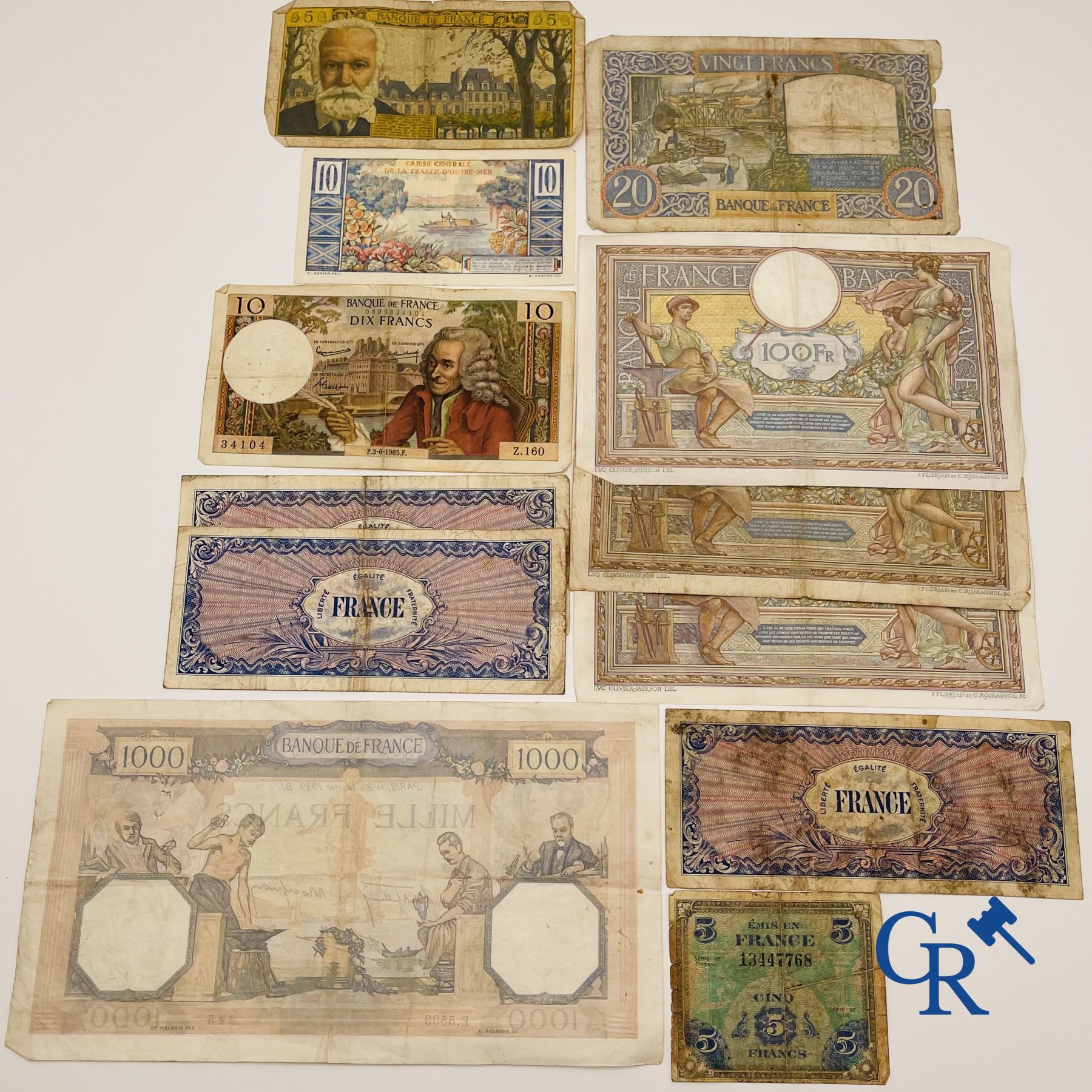 Coins, banknotes: Large lot of French banknotes.