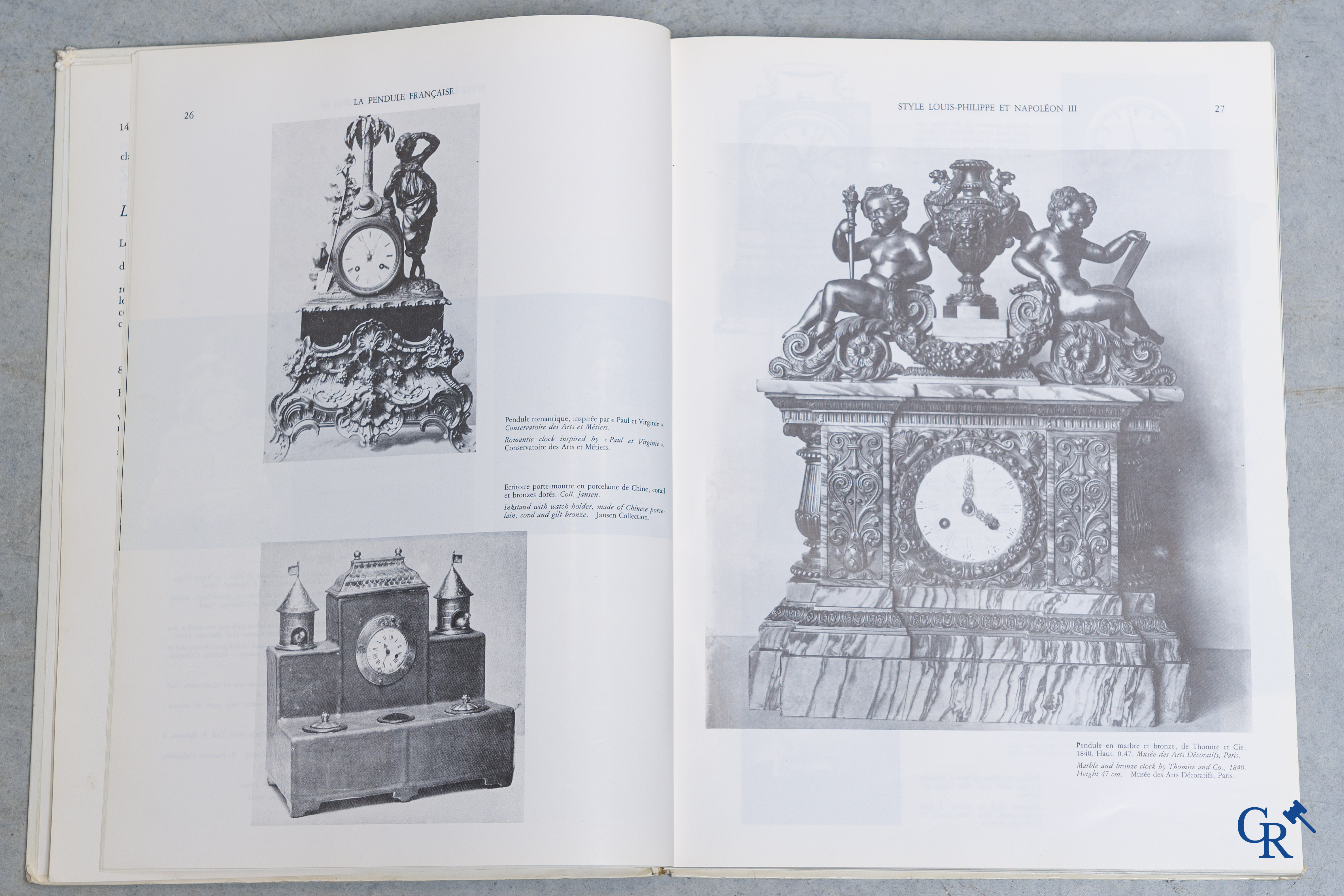 Thomire & Cie et Louis Moinet, Importante garniture de cheminée en marbre de Carrare et bronze doré. Travail parisien vers 1850.