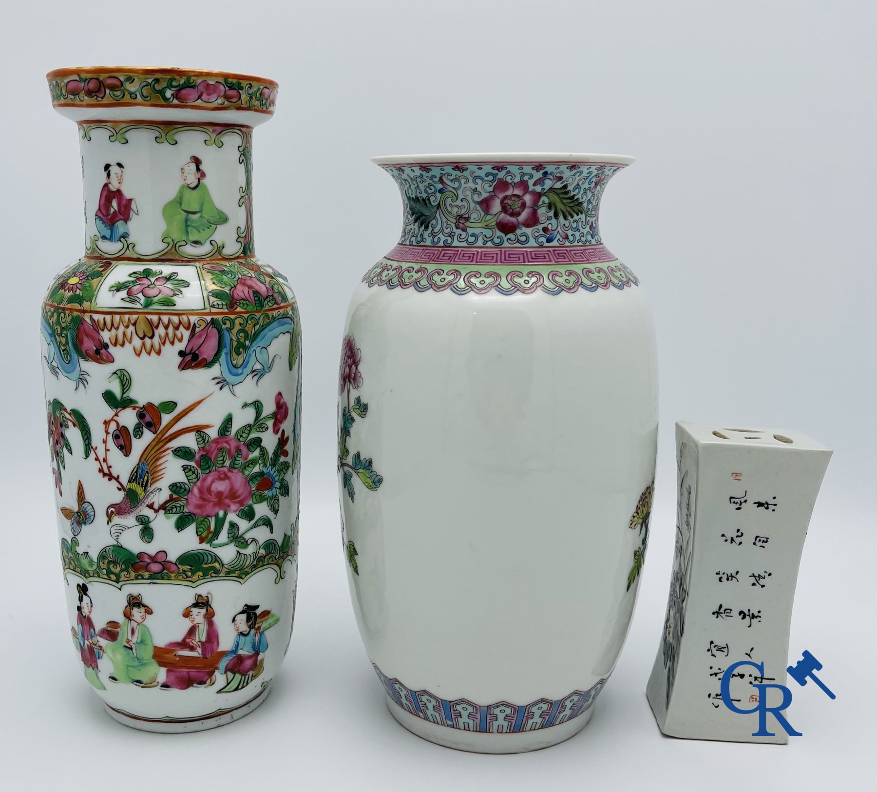 Asian Art: Beautiful lot of Chinese porcelain.